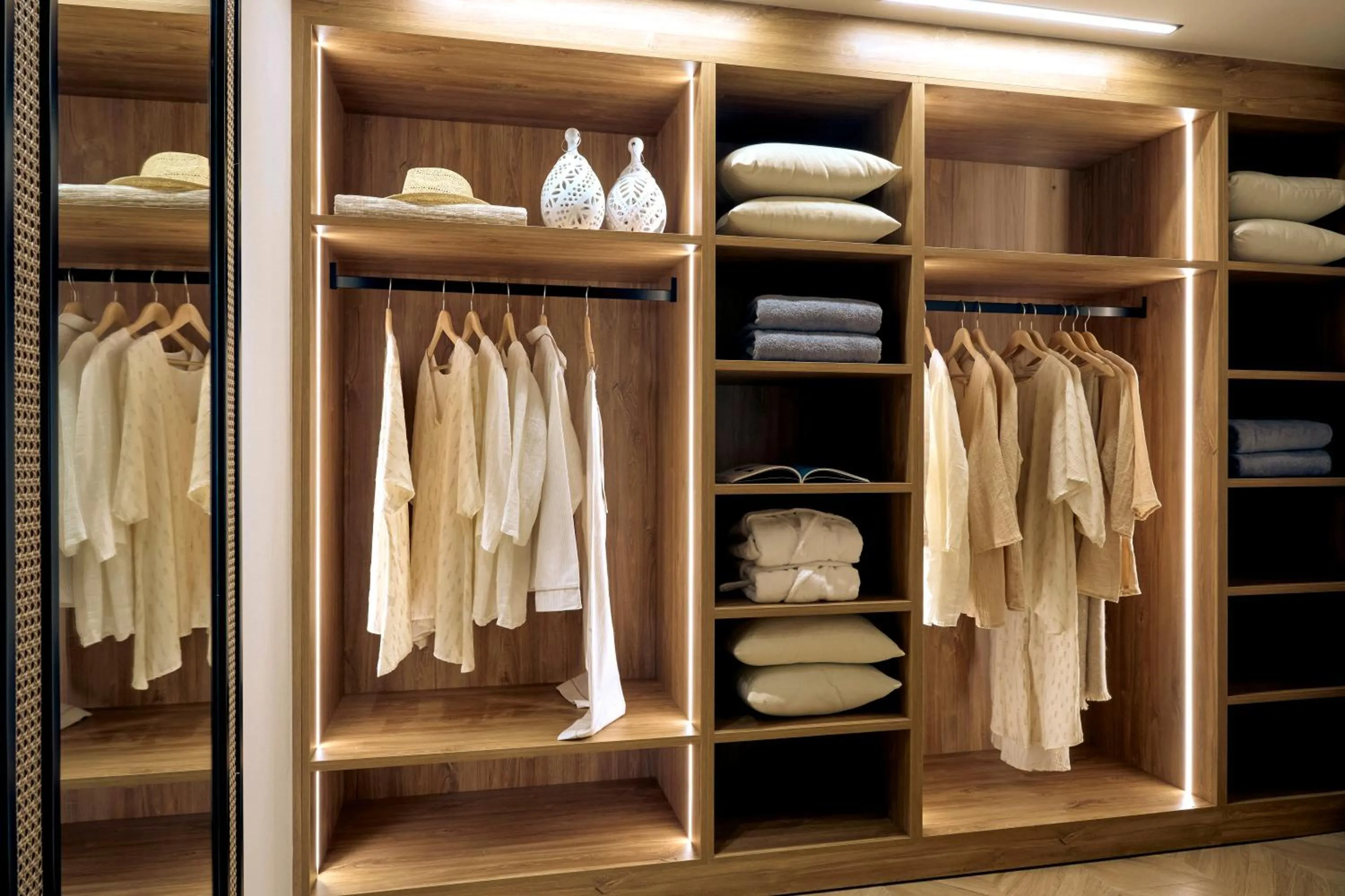 Zeus Eleva Mirabello Bay