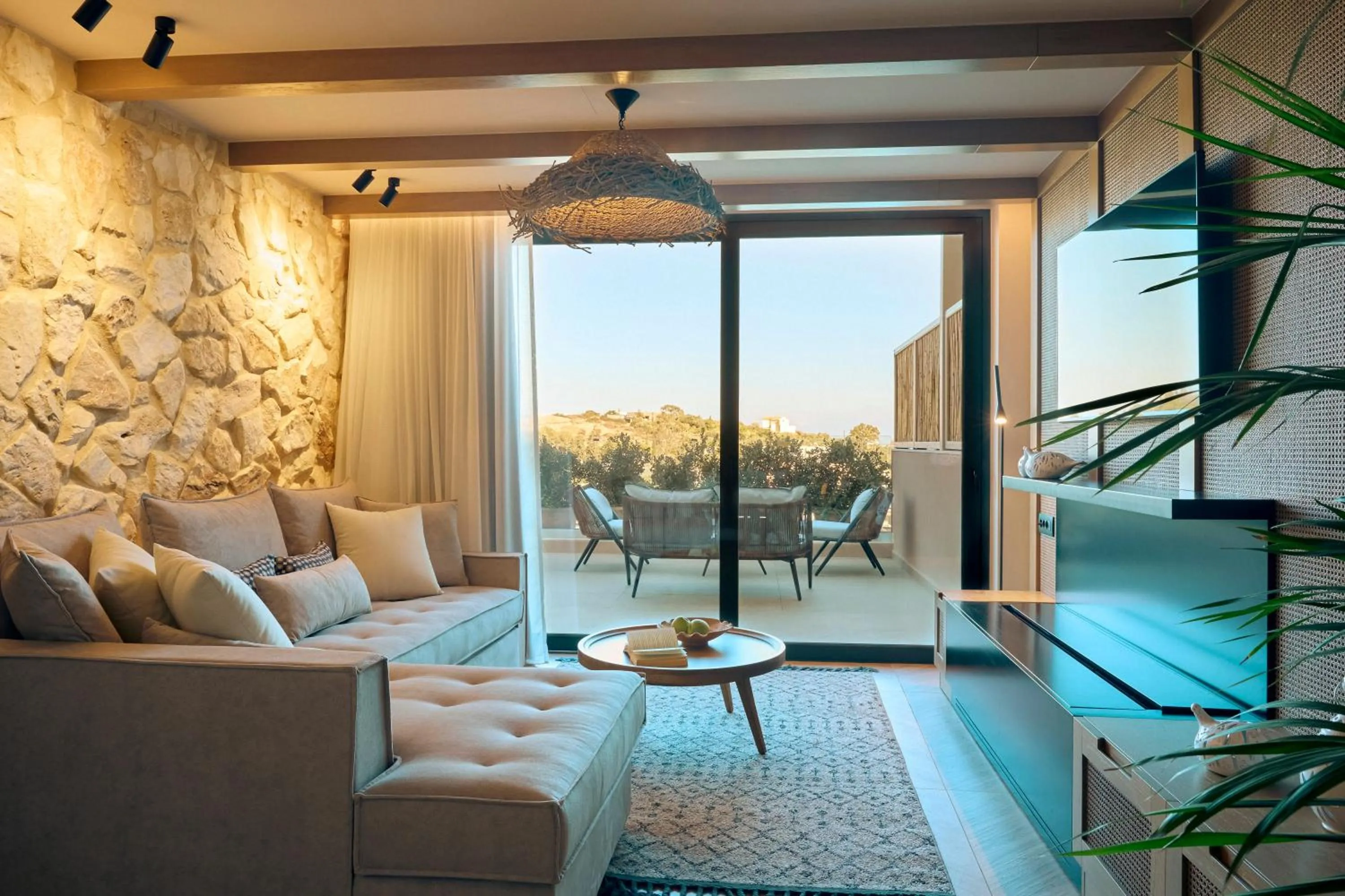 Zeus Eleva Mirabello Bay