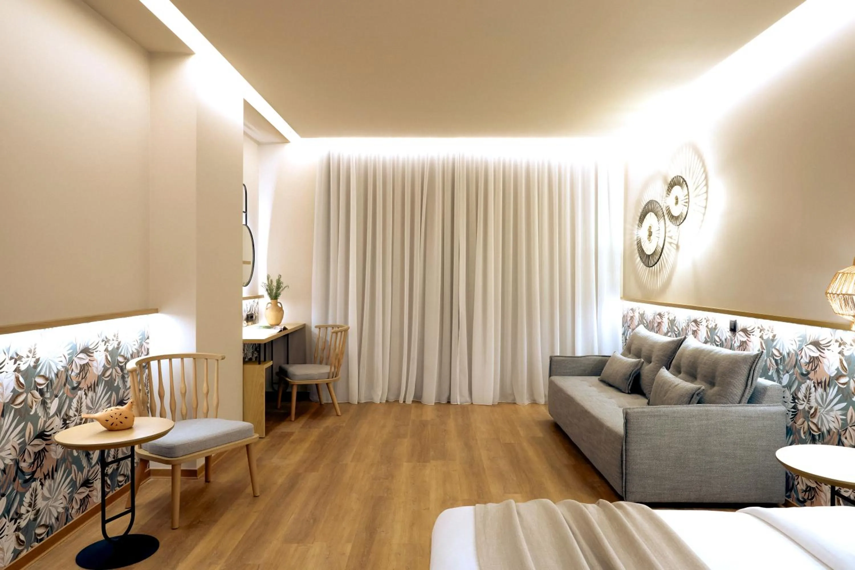 Zeus Eleva Mirabello Bay