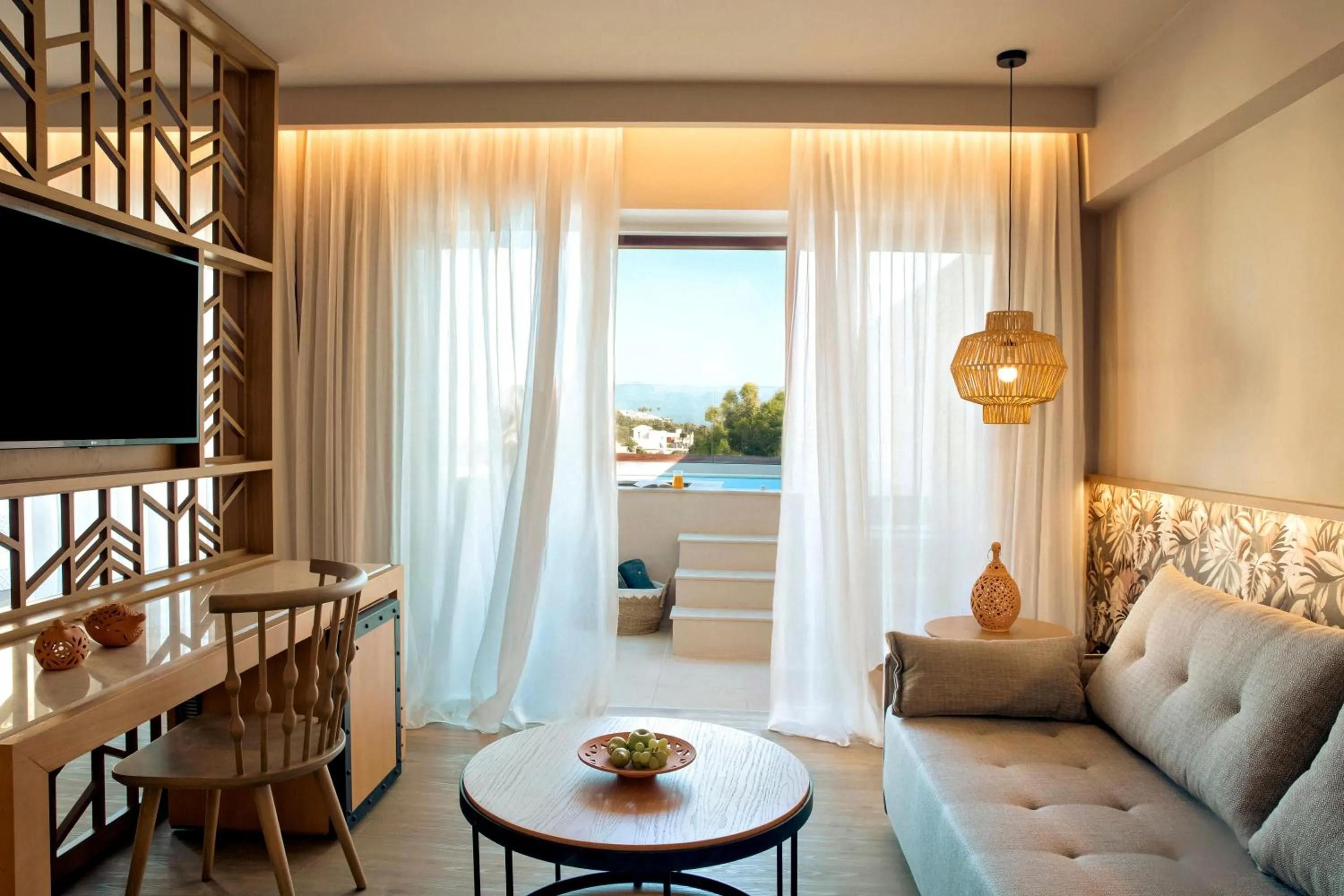 Zeus Eleva Mirabello Bay