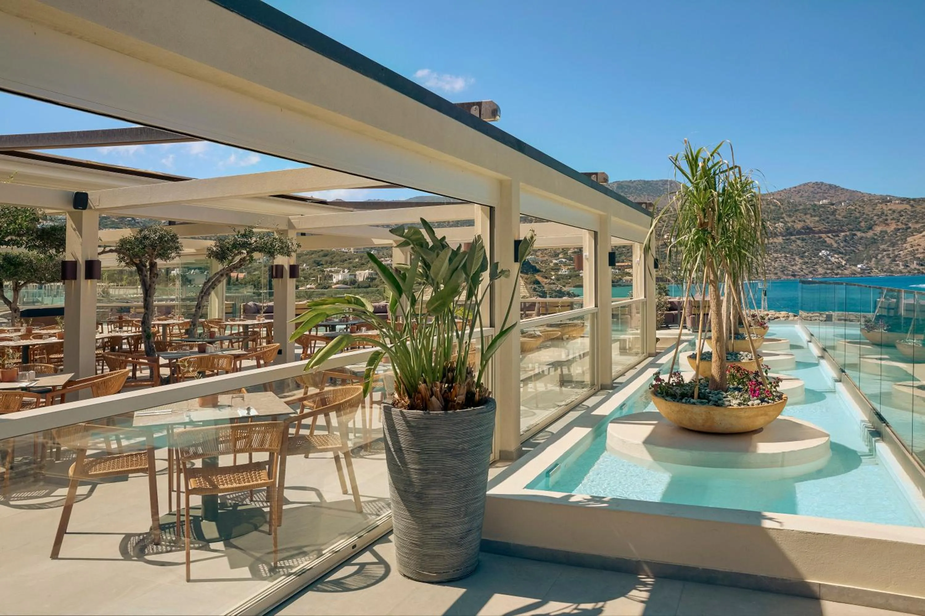 Zeus Eleva Mirabello Bay