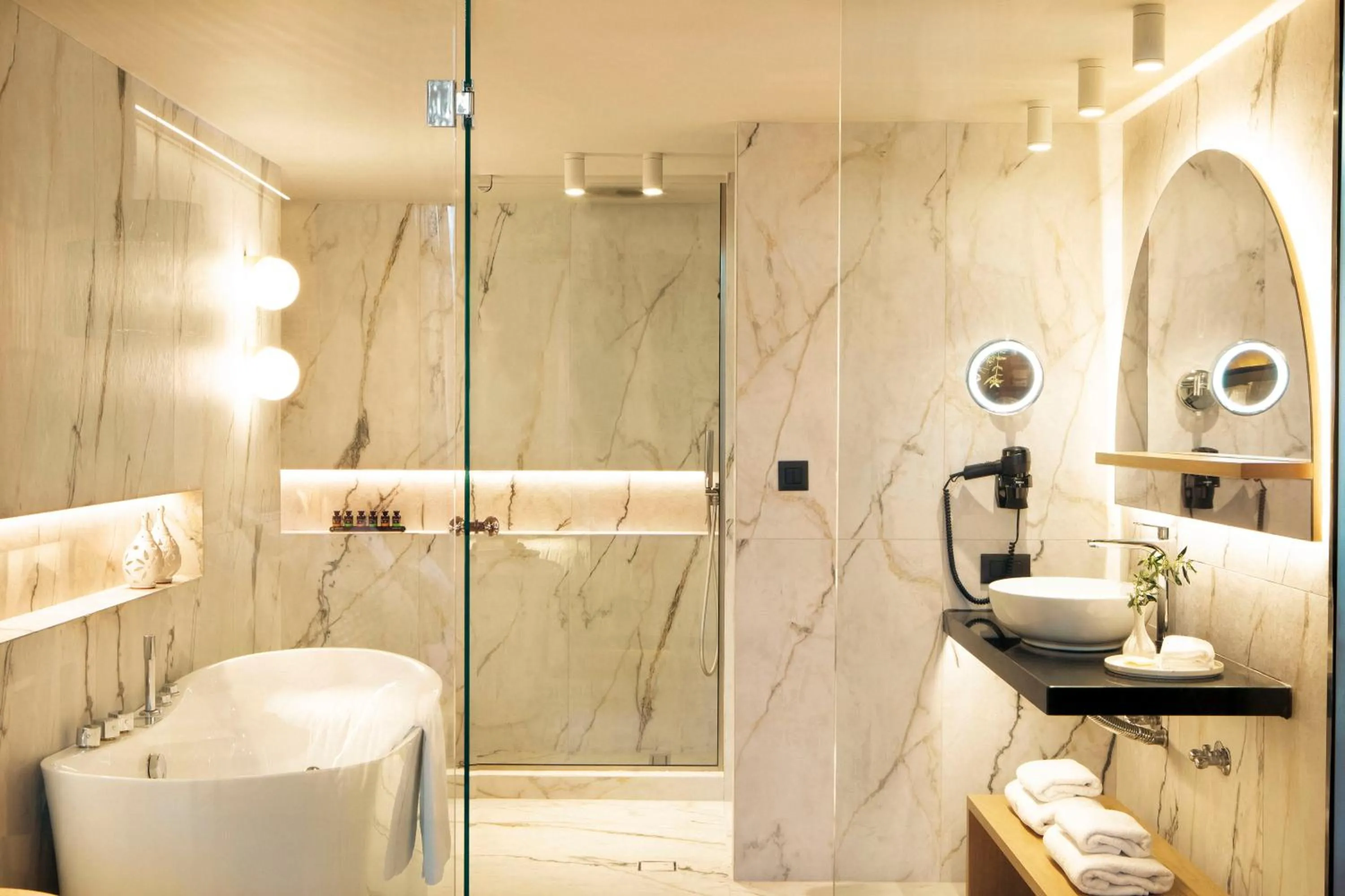 Zeus Eleva Mirabello Bay