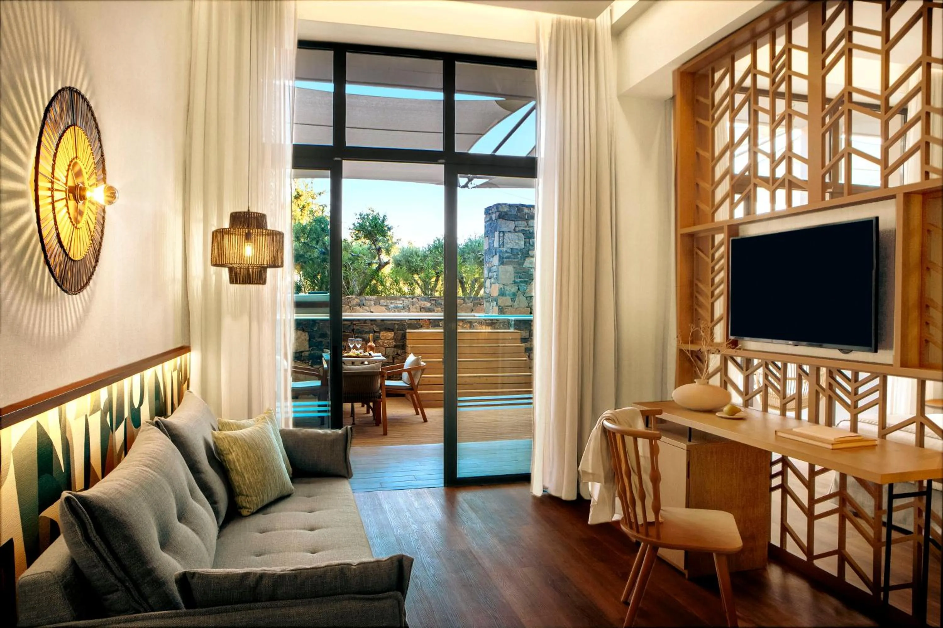 Zeus Eleva Mirabello Bay