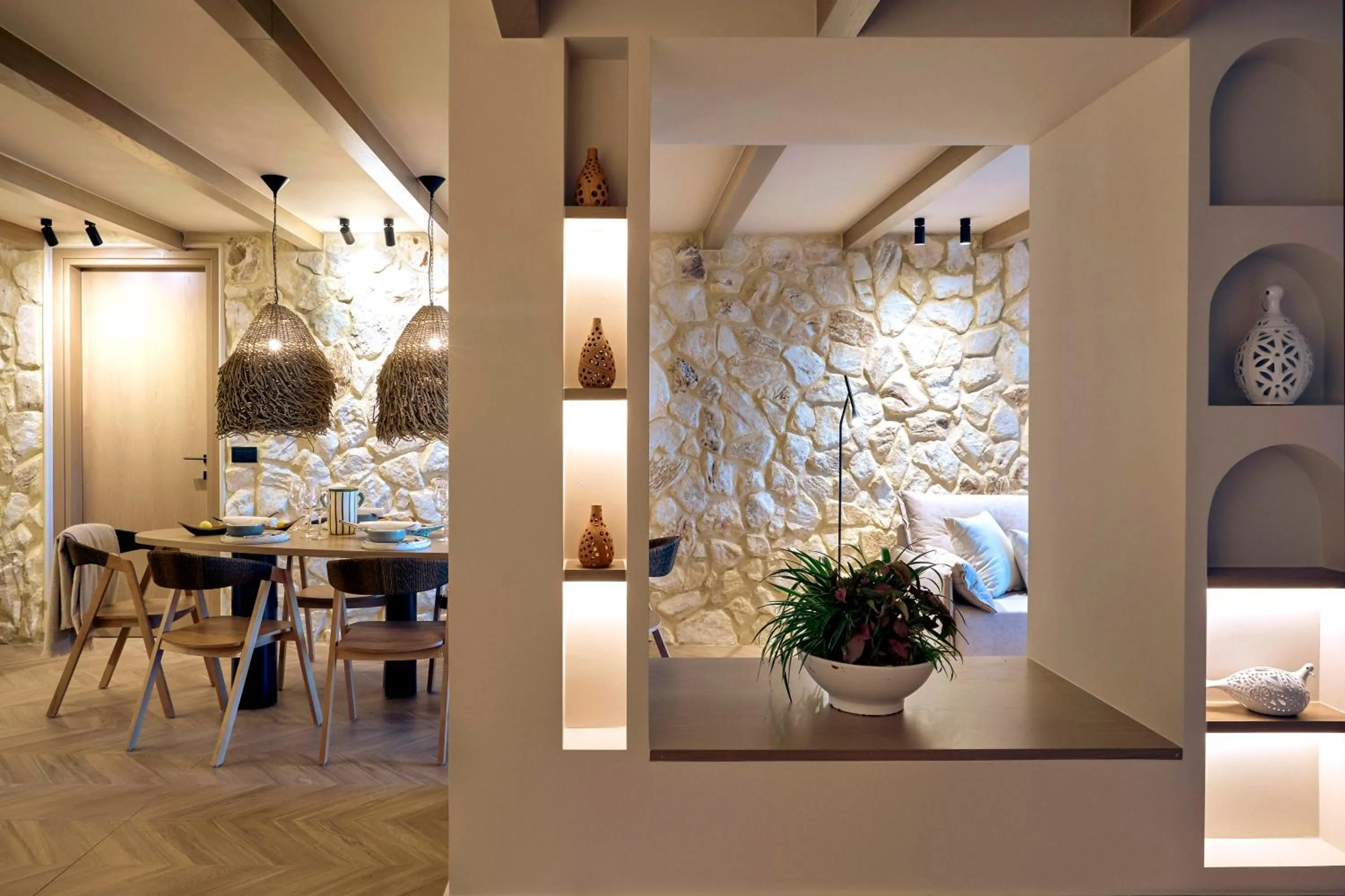 Zeus Eleva Mirabello Bay