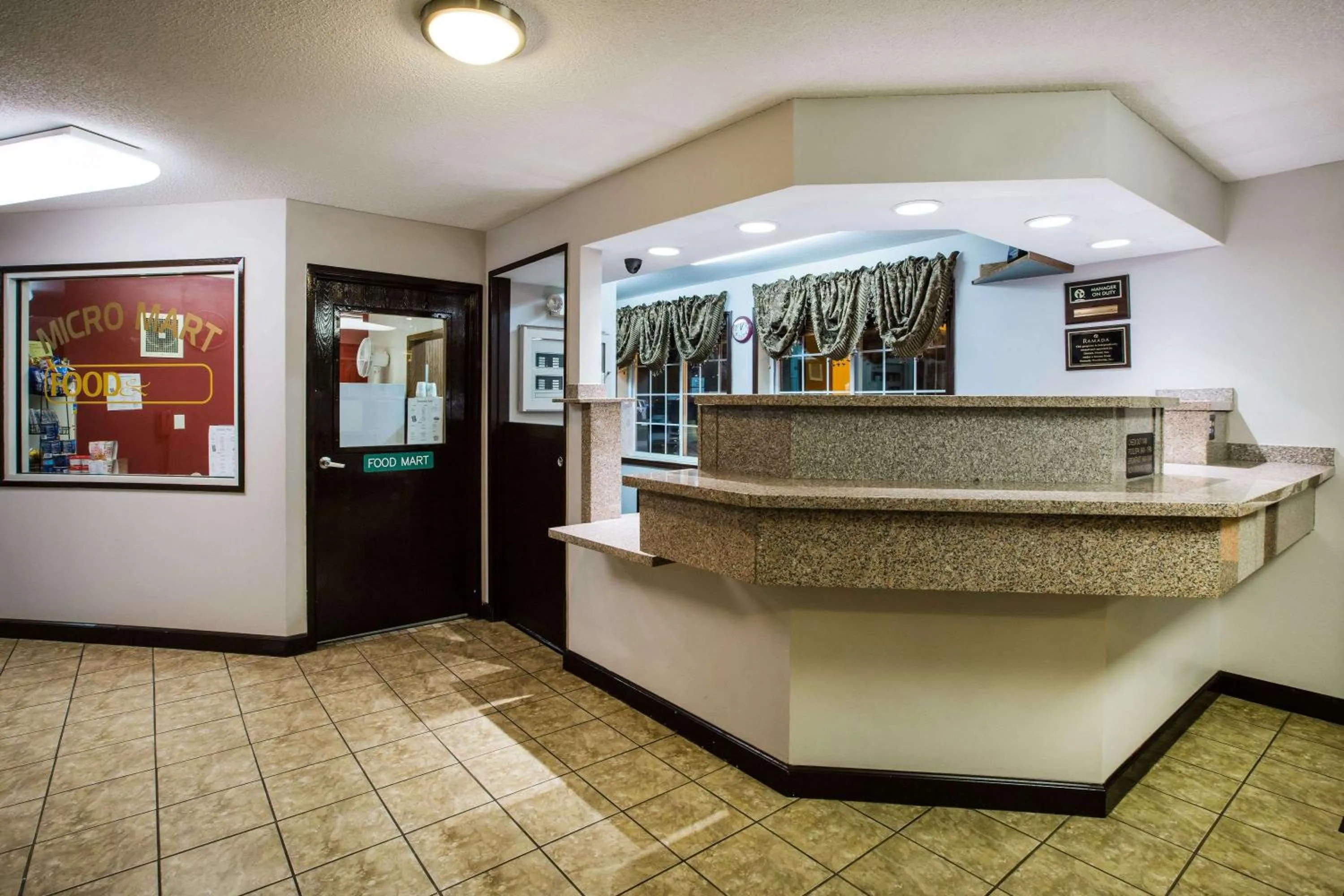 Lobby or reception in Ramada by Wyndham Sioux Falls