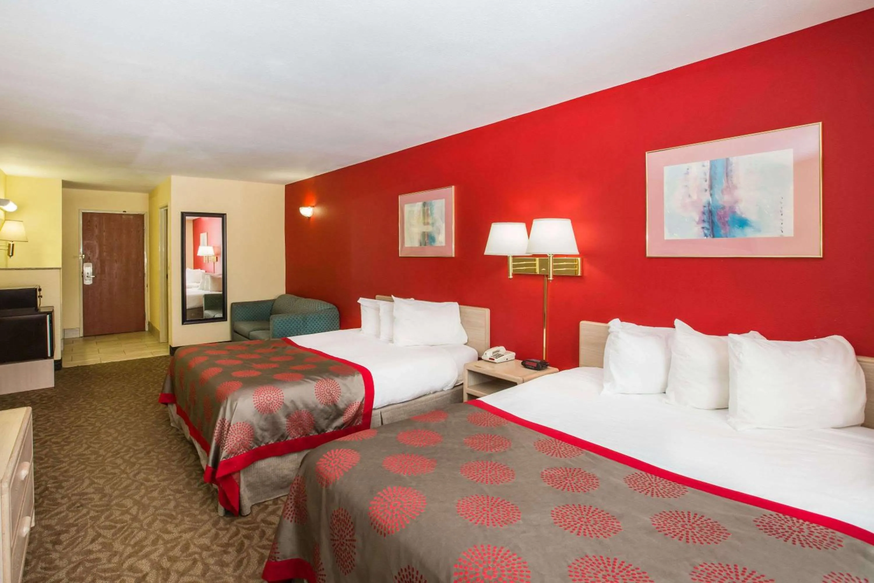 Photo of the whole room, Bed in Ramada by Wyndham Sioux Falls