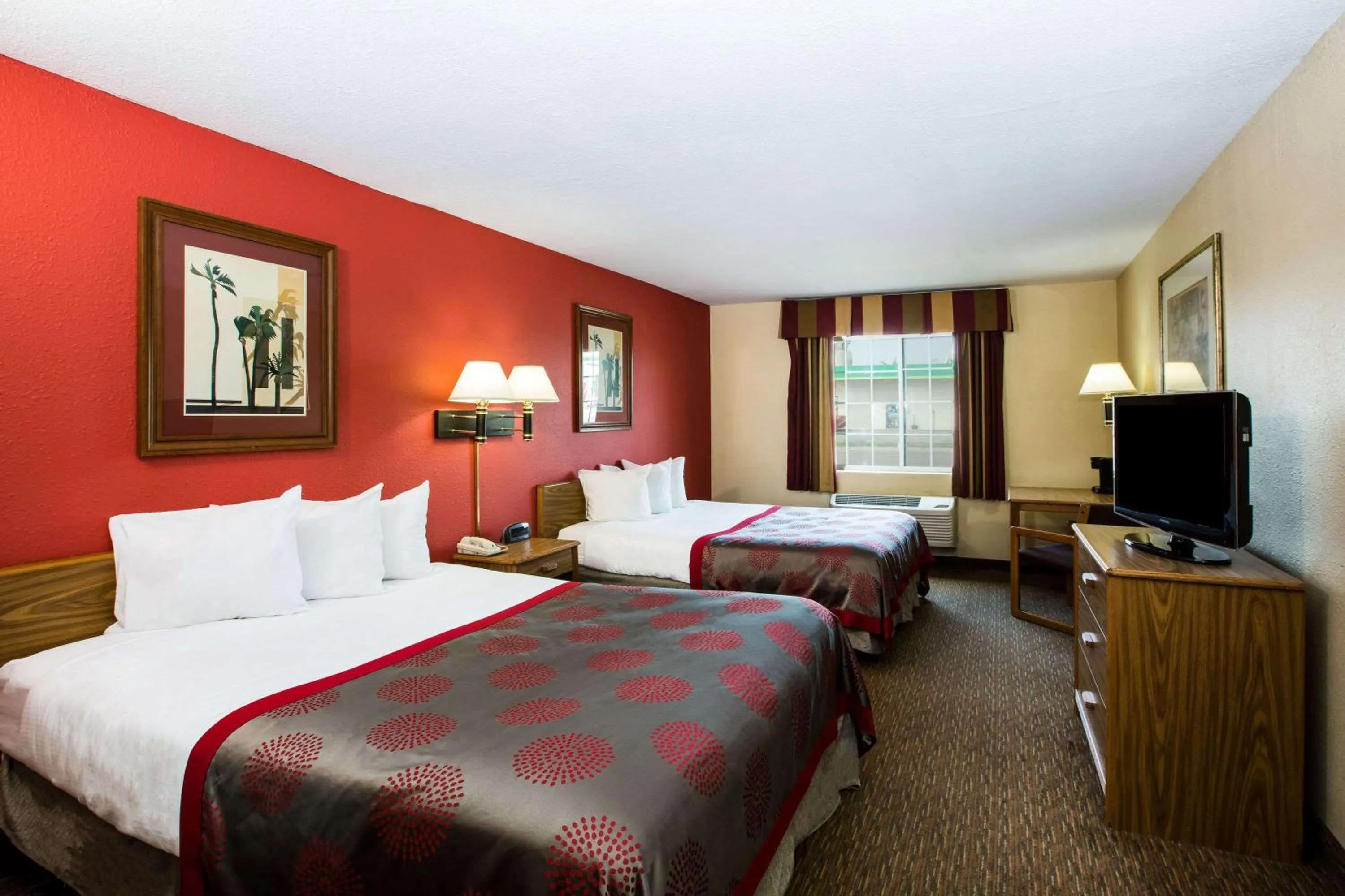 Photo of the whole room, Bed in Ramada by Wyndham Sioux Falls