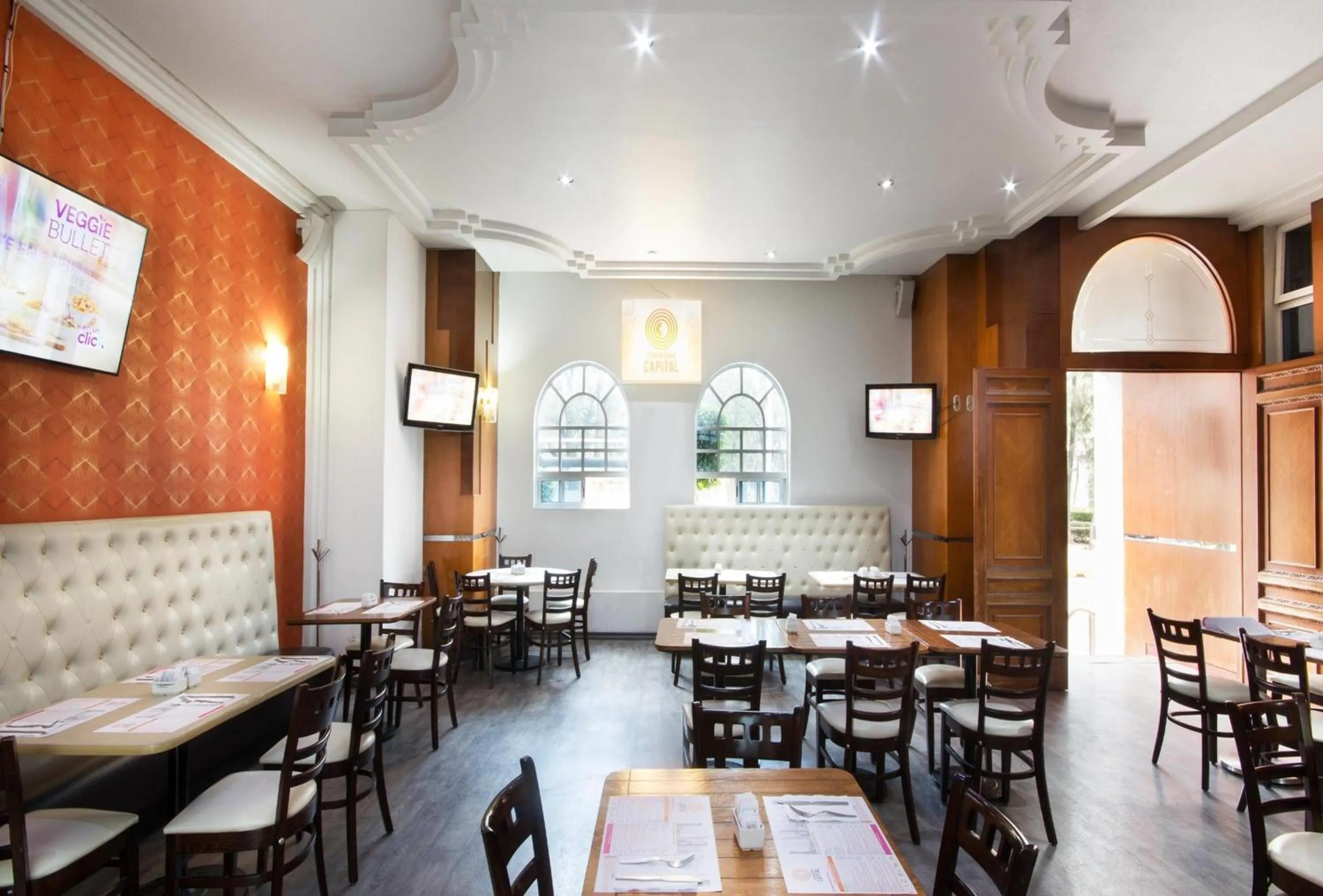 Restaurant/places to eat in Hotel MX congreso CDMX, Trademark Collection by Wyndham