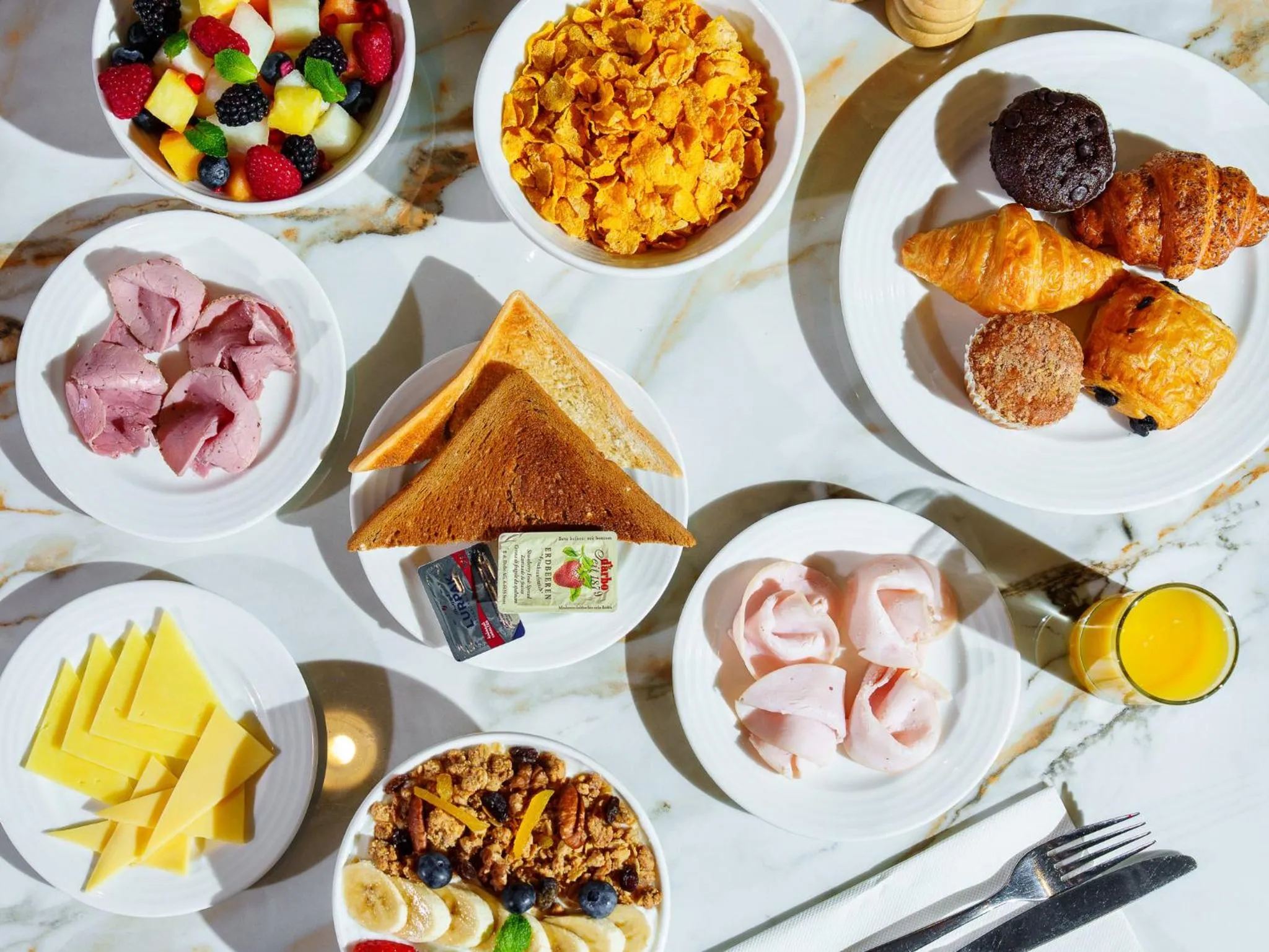 Restaurant/places to eat in Premier Inn Doha Airport