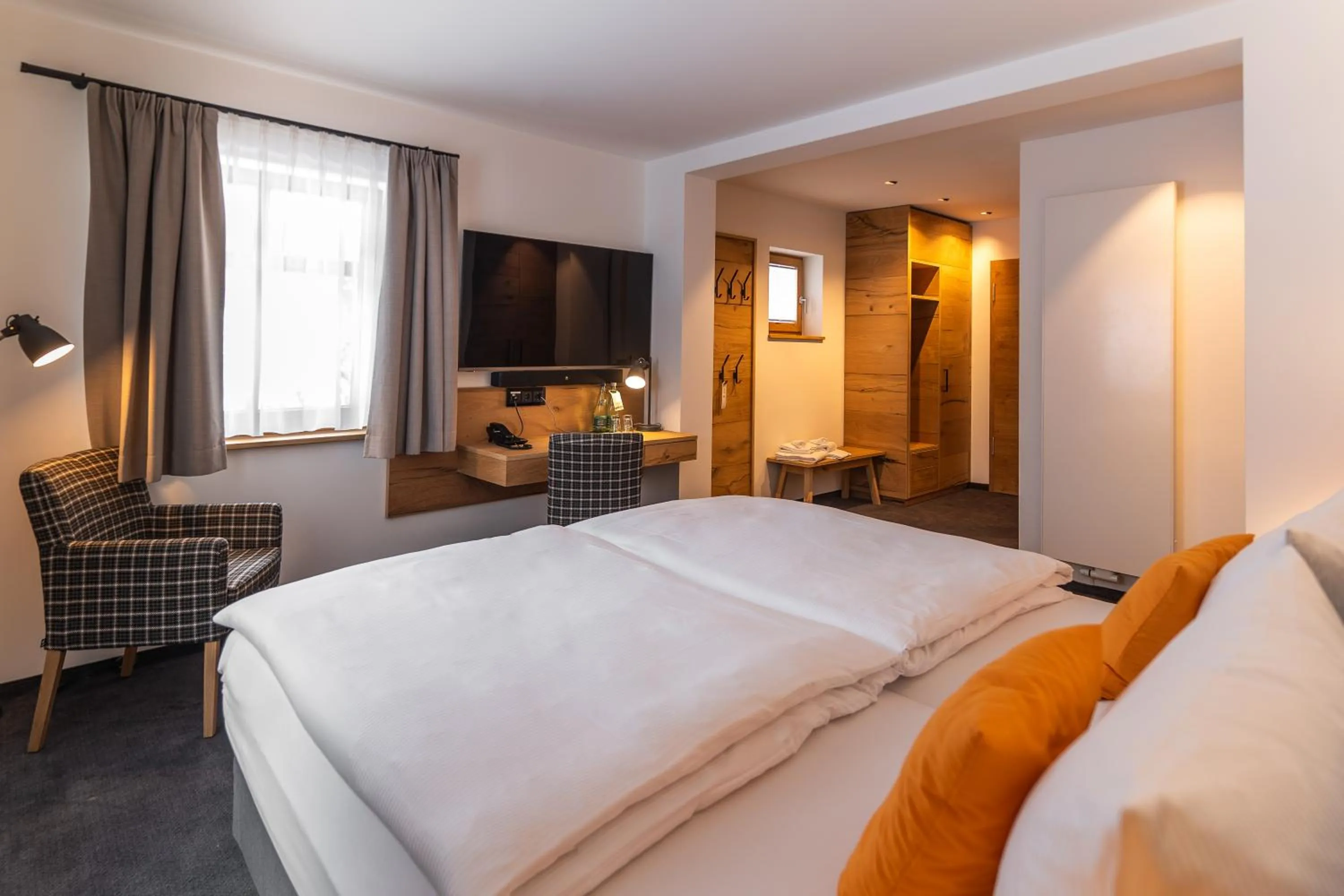 Photo of the whole room, Bed in Hotel Tannenhaus