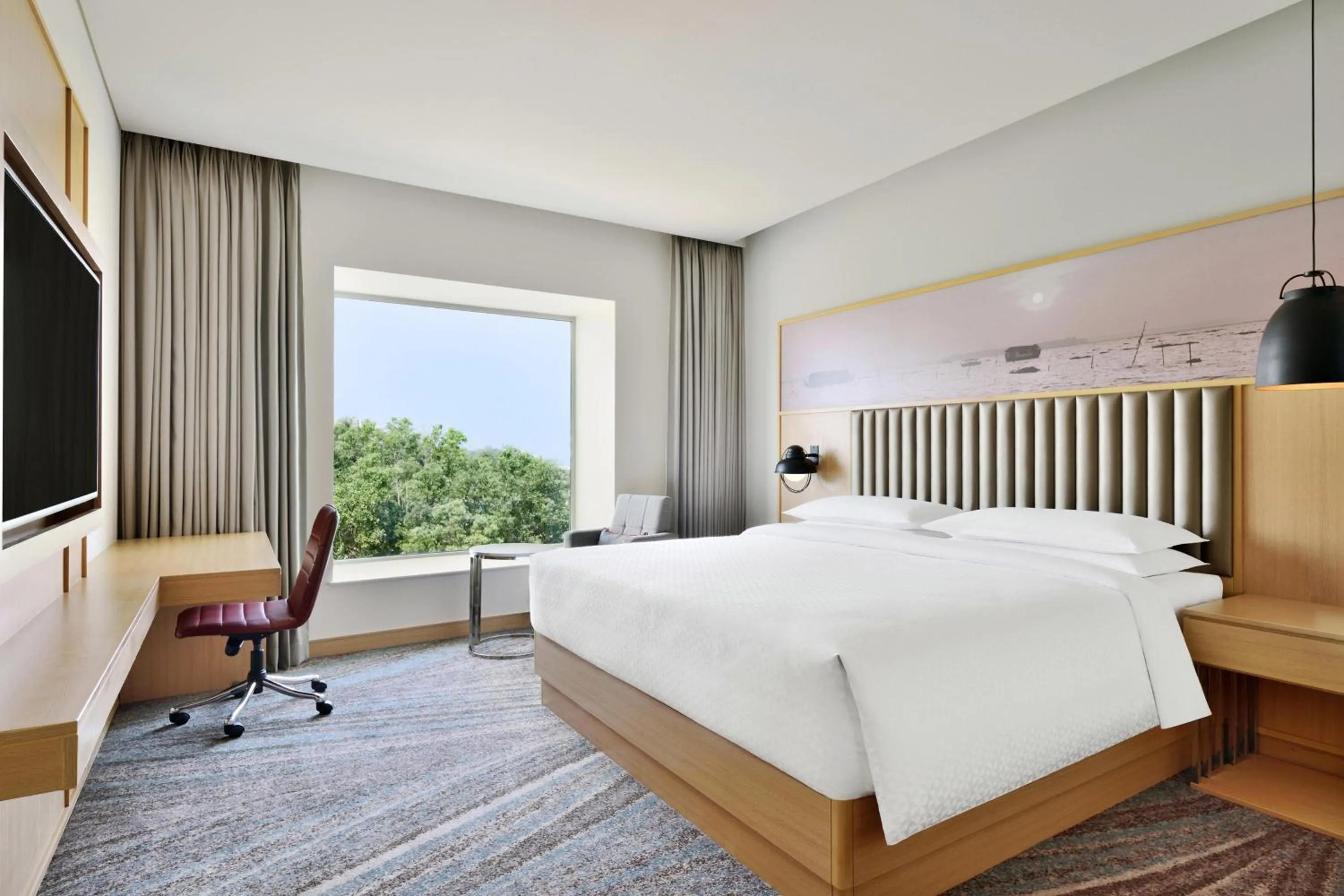 Photo of the whole room, Bed in Four Points by Sheraton Kochi Infopark