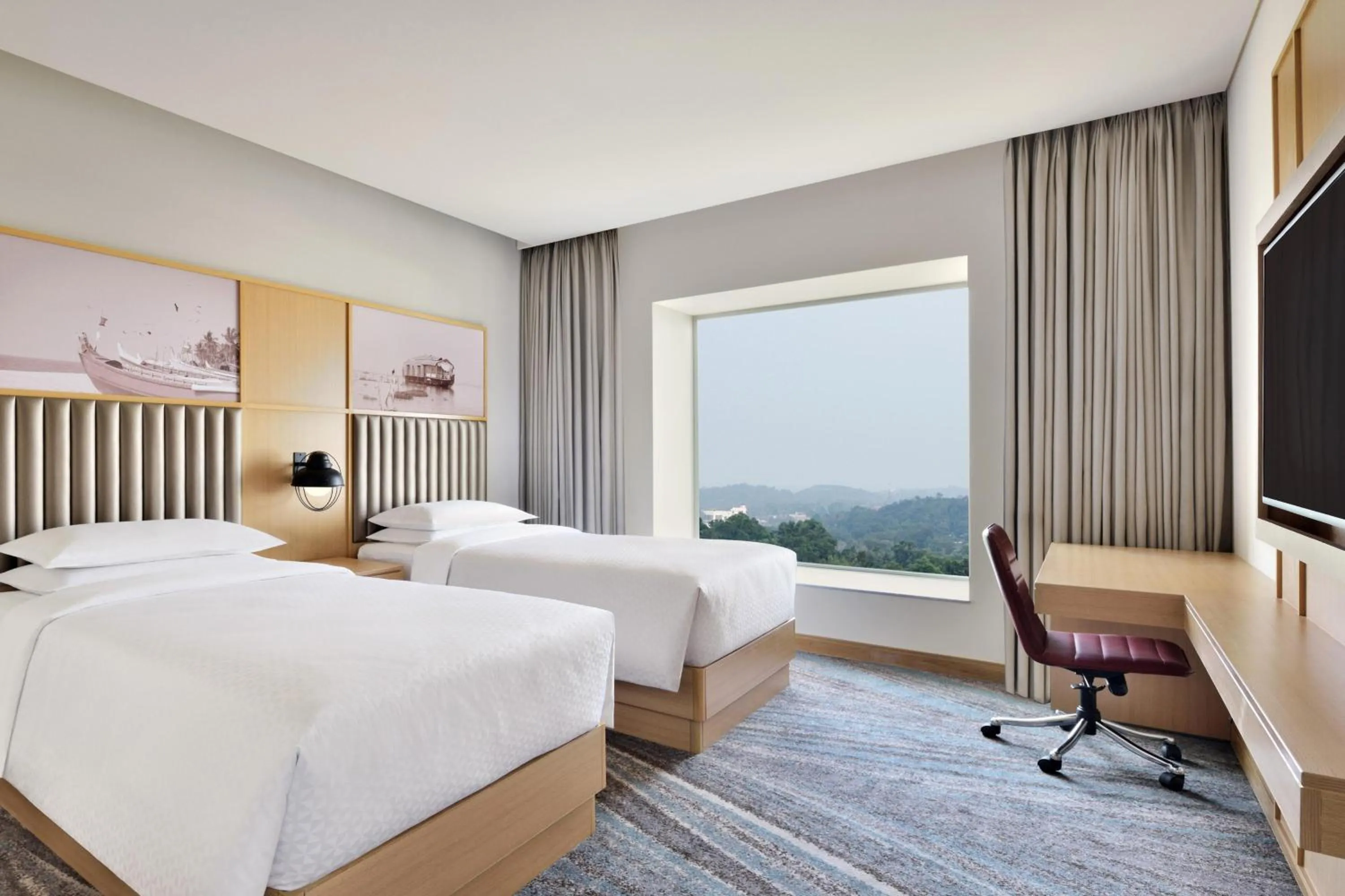 Photo of the whole room, Bed in Four Points by Sheraton Kochi Infopark