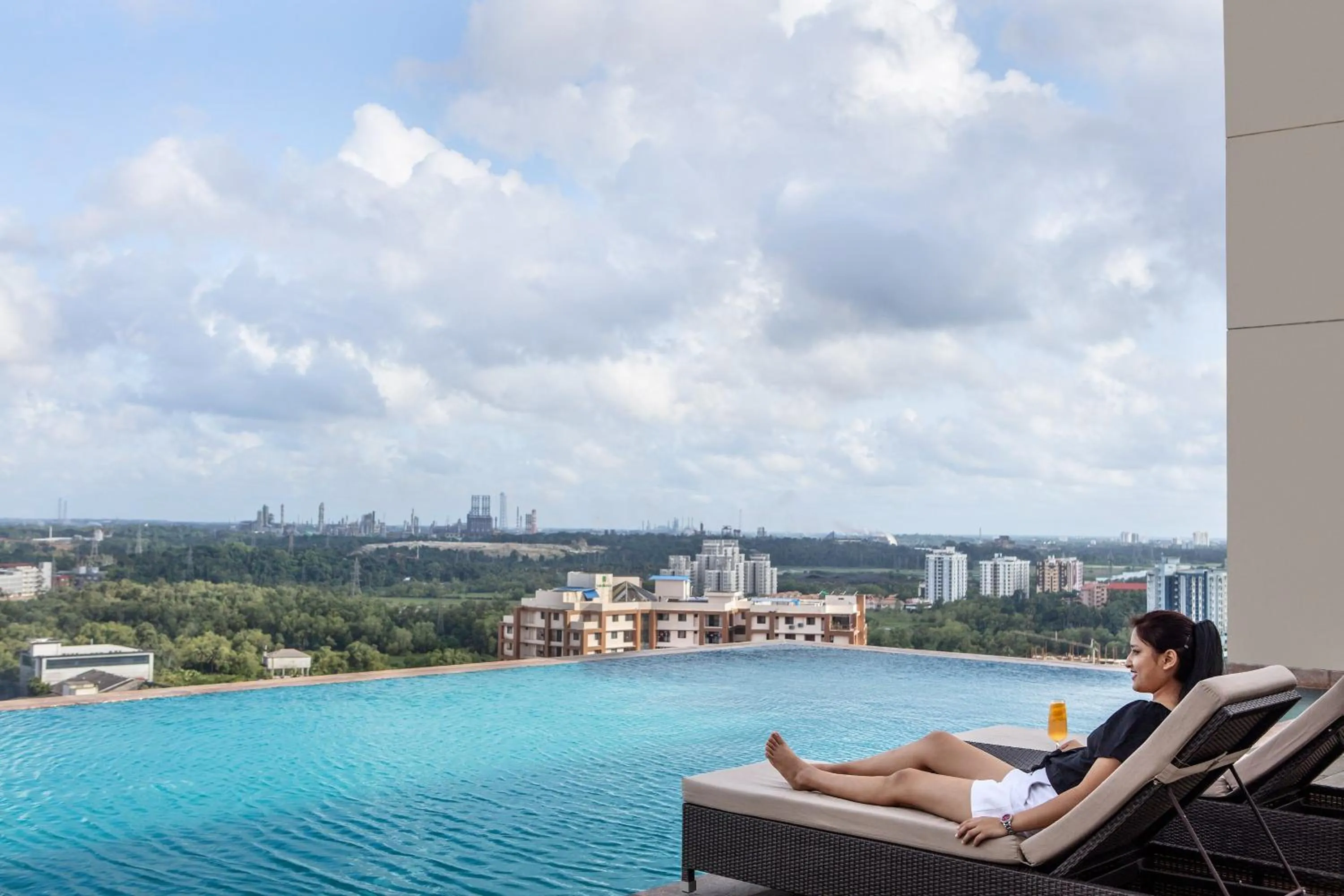 Swimming pool in Four Points by Sheraton Kochi Infopark