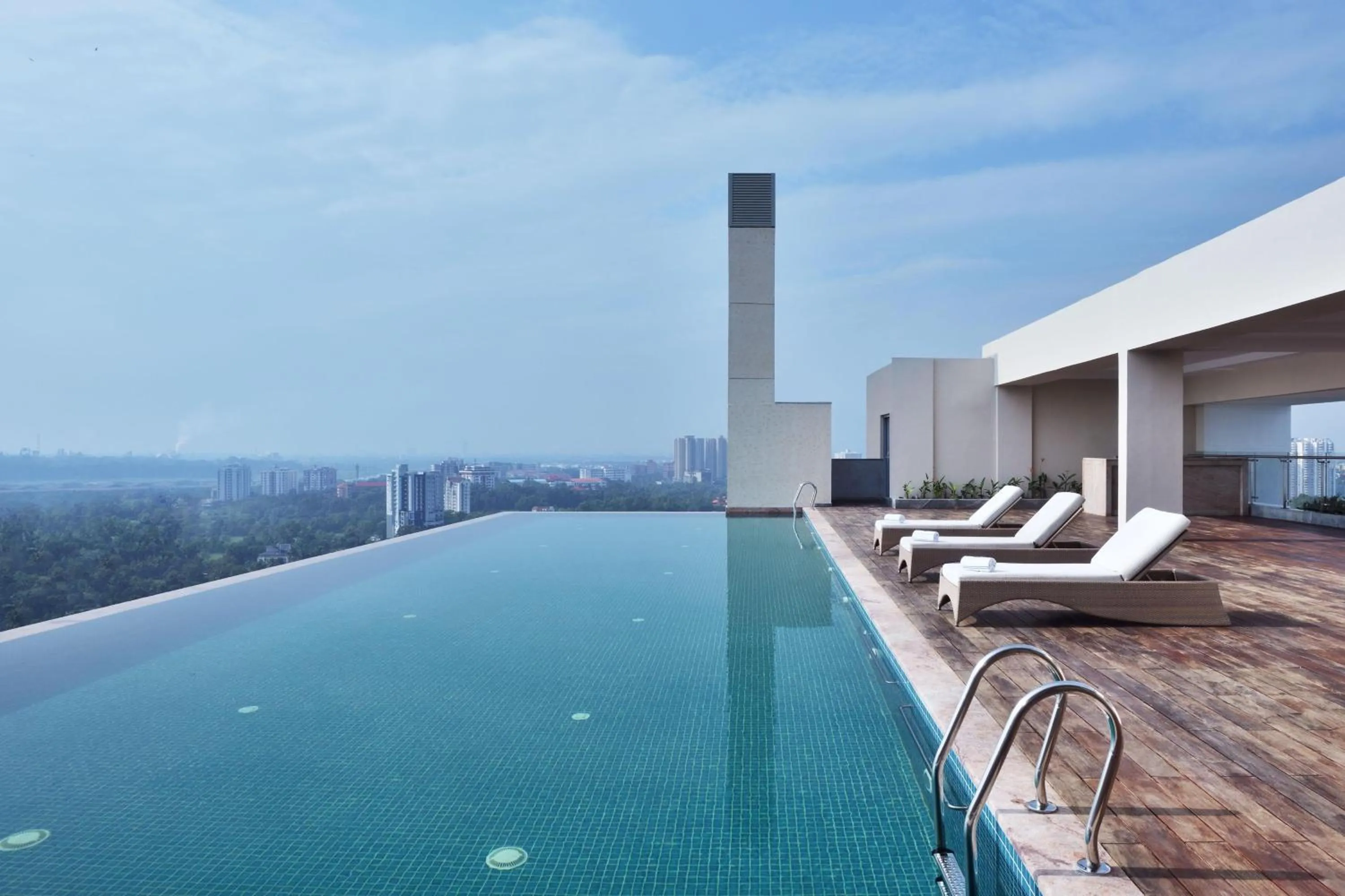 Swimming pool in Four Points by Sheraton Kochi Infopark