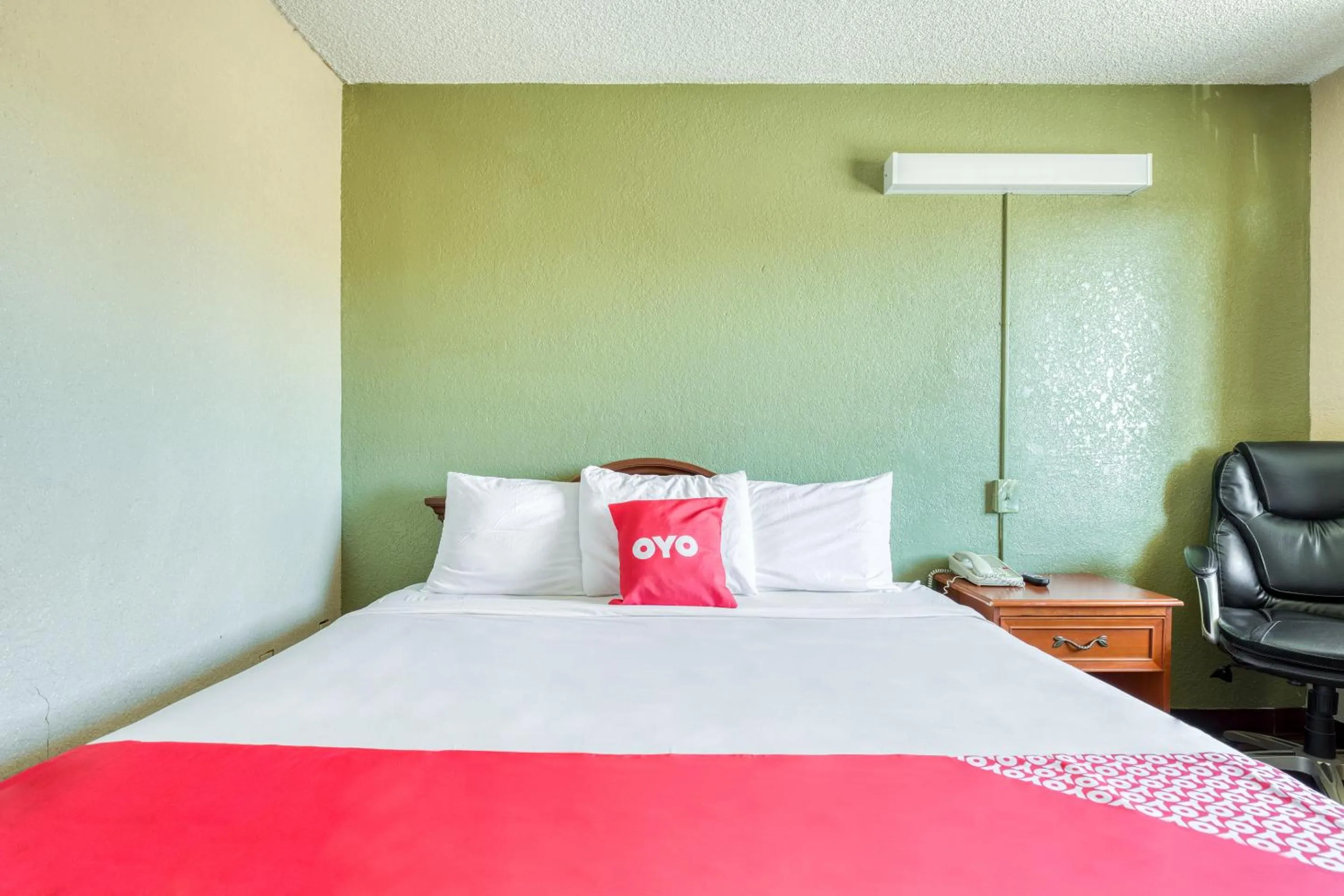 Bedroom in OYO Hotel Tucson Downtown