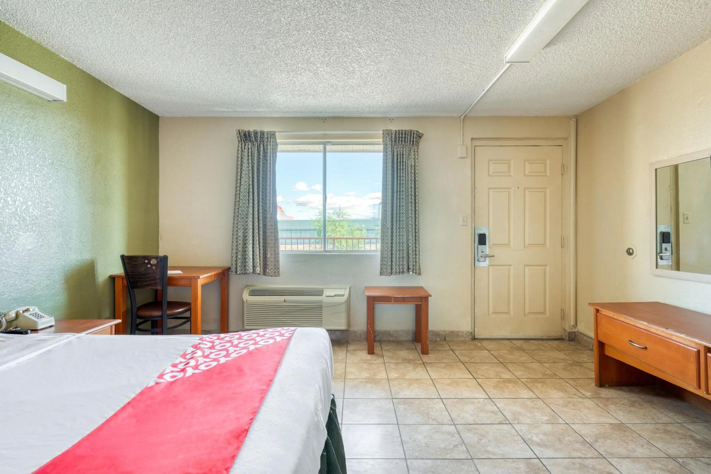 Bedroom in OYO Hotel Tucson Downtown