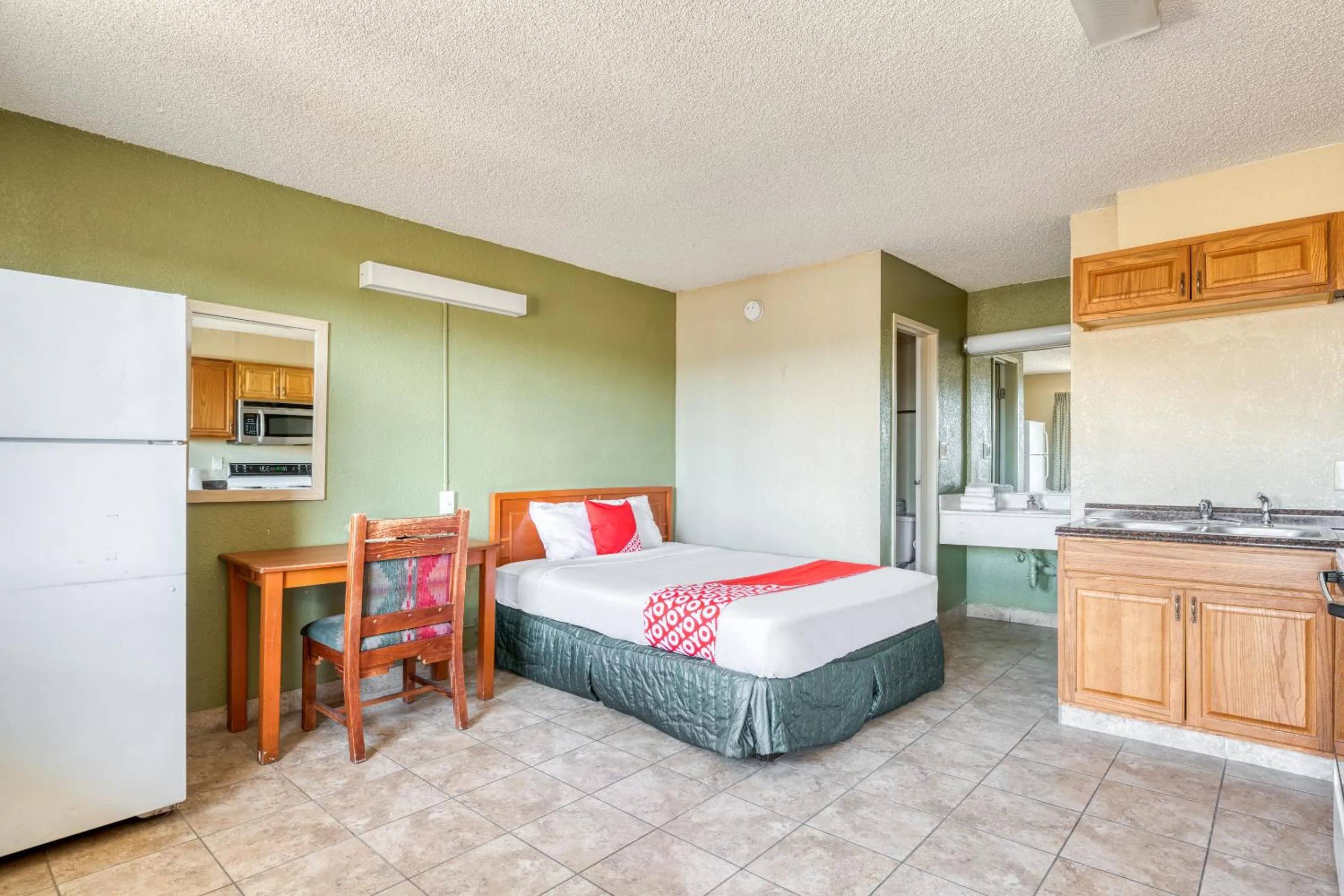 Bedroom in OYO Hotel Tucson Downtown