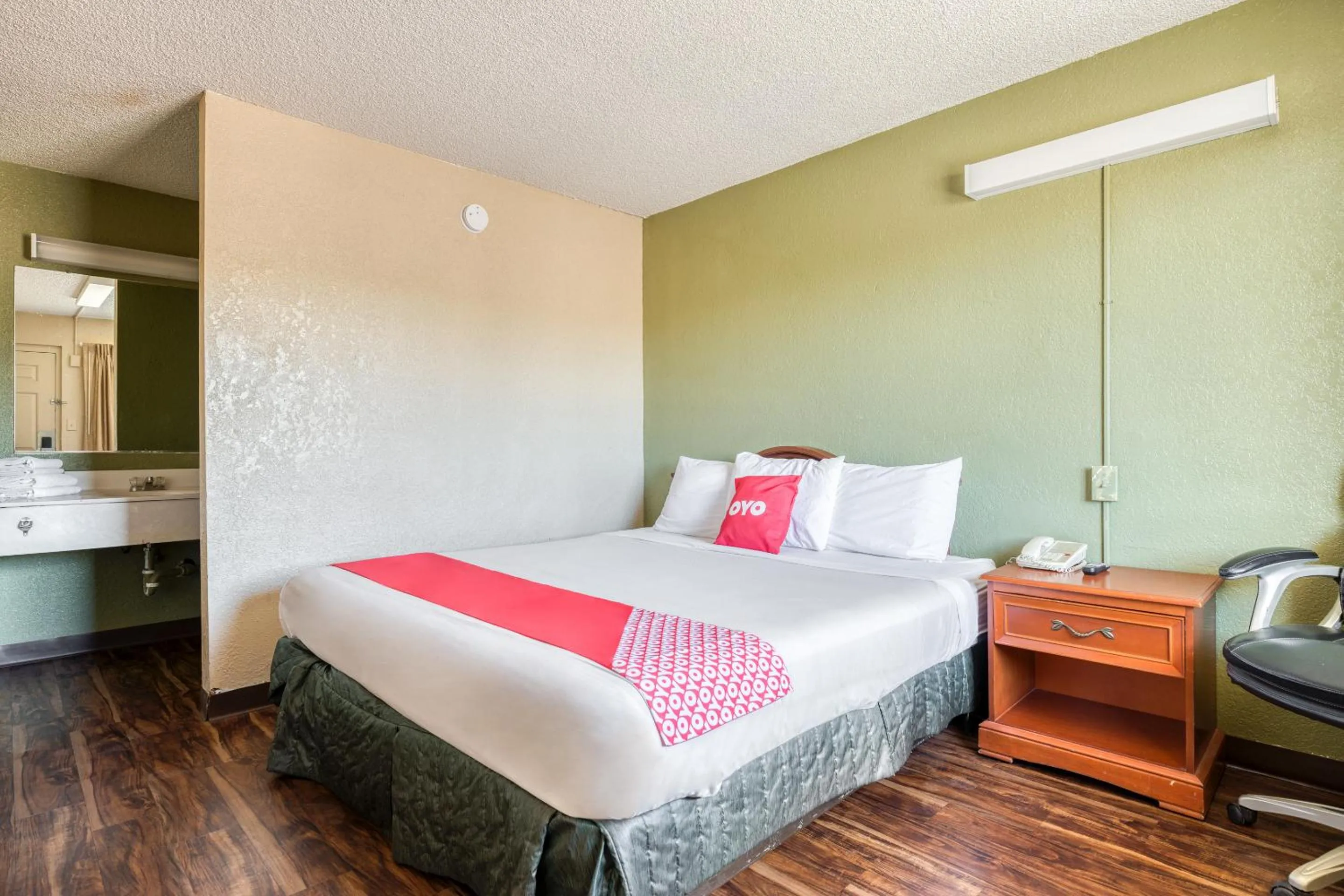 Bedroom in OYO Hotel Tucson Downtown