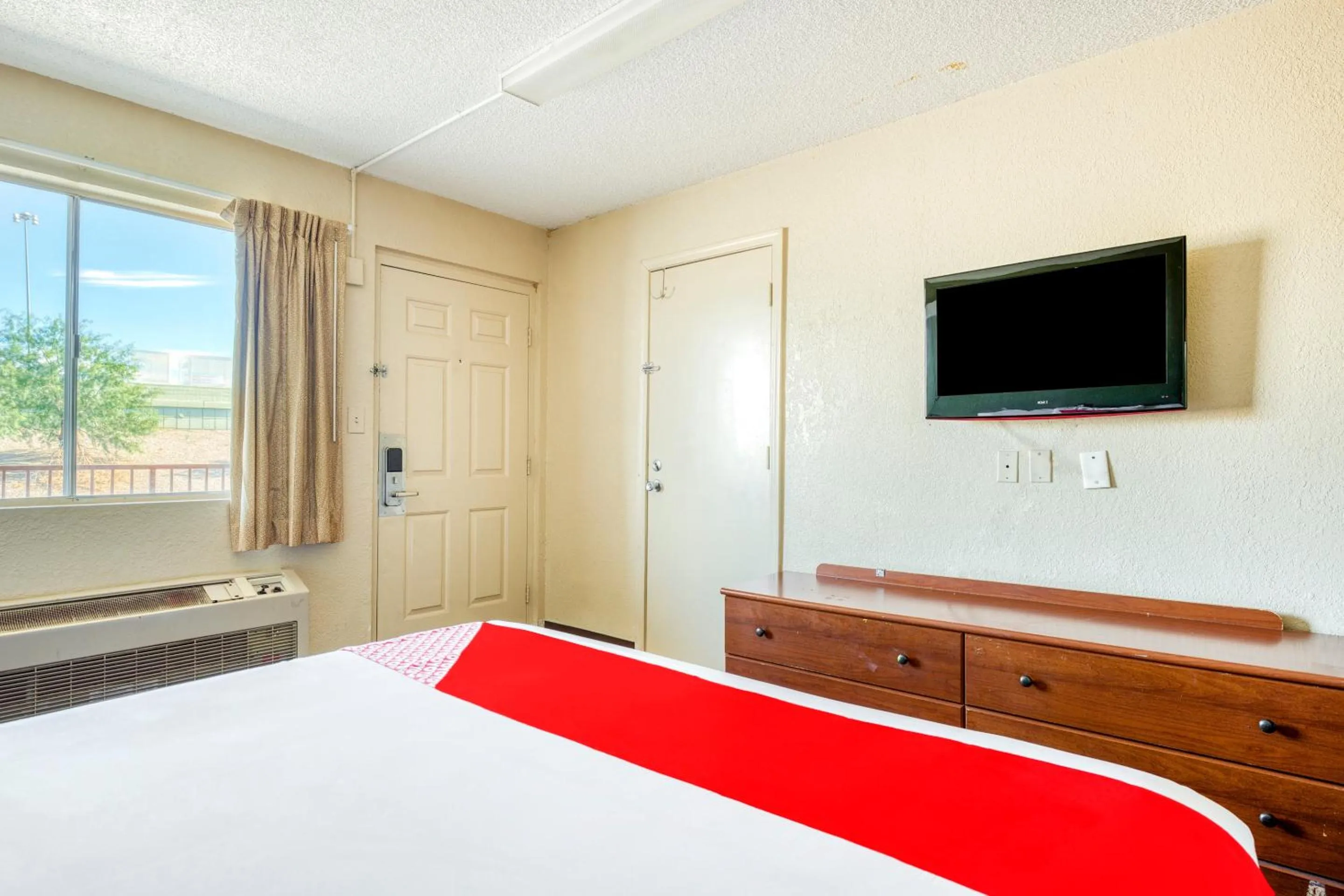 Bedroom, Room Photo in OYO Hotel Tucson Downtown