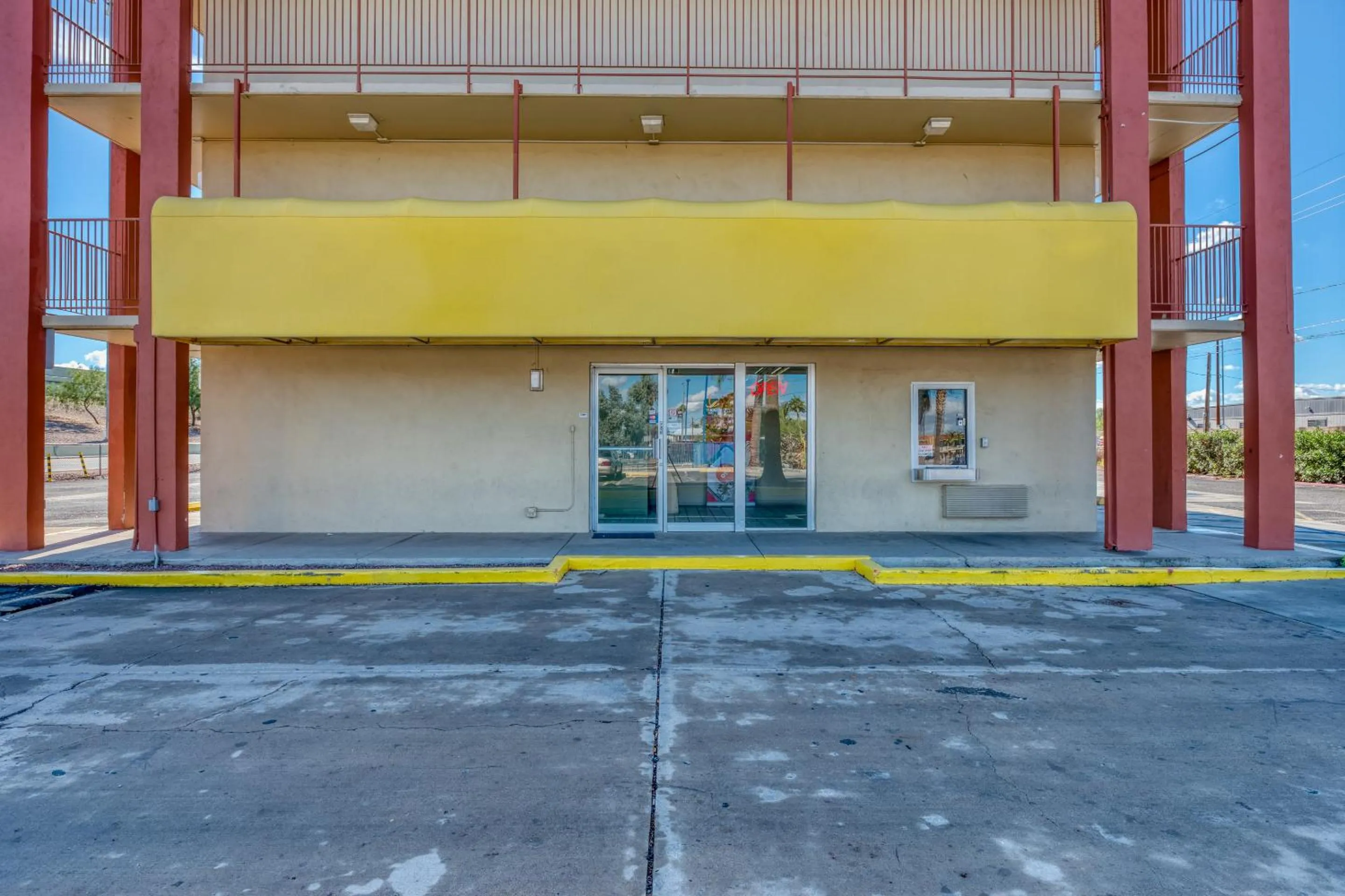 Facade/entrance in OYO Hotel Tucson Downtown