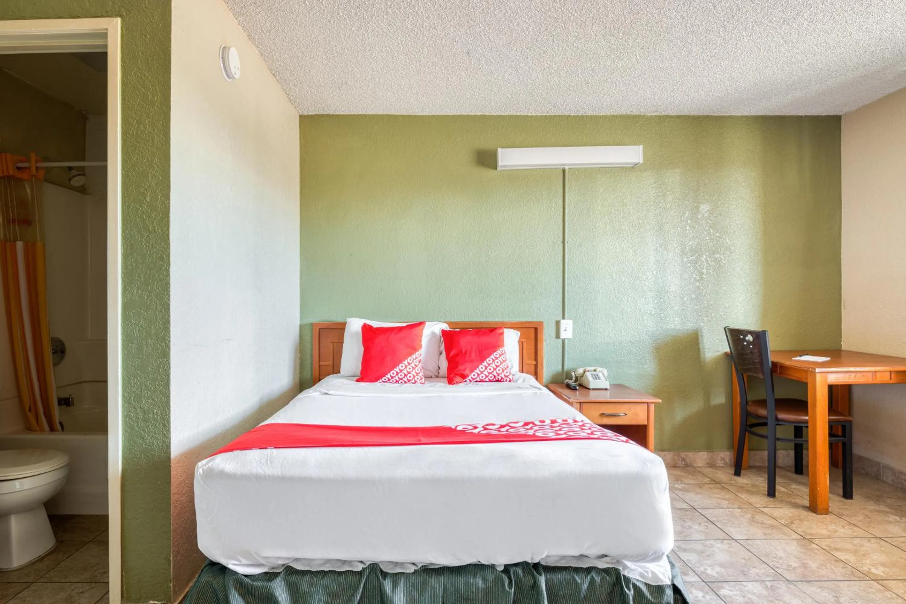 Bedroom in OYO Hotel Tucson Downtown