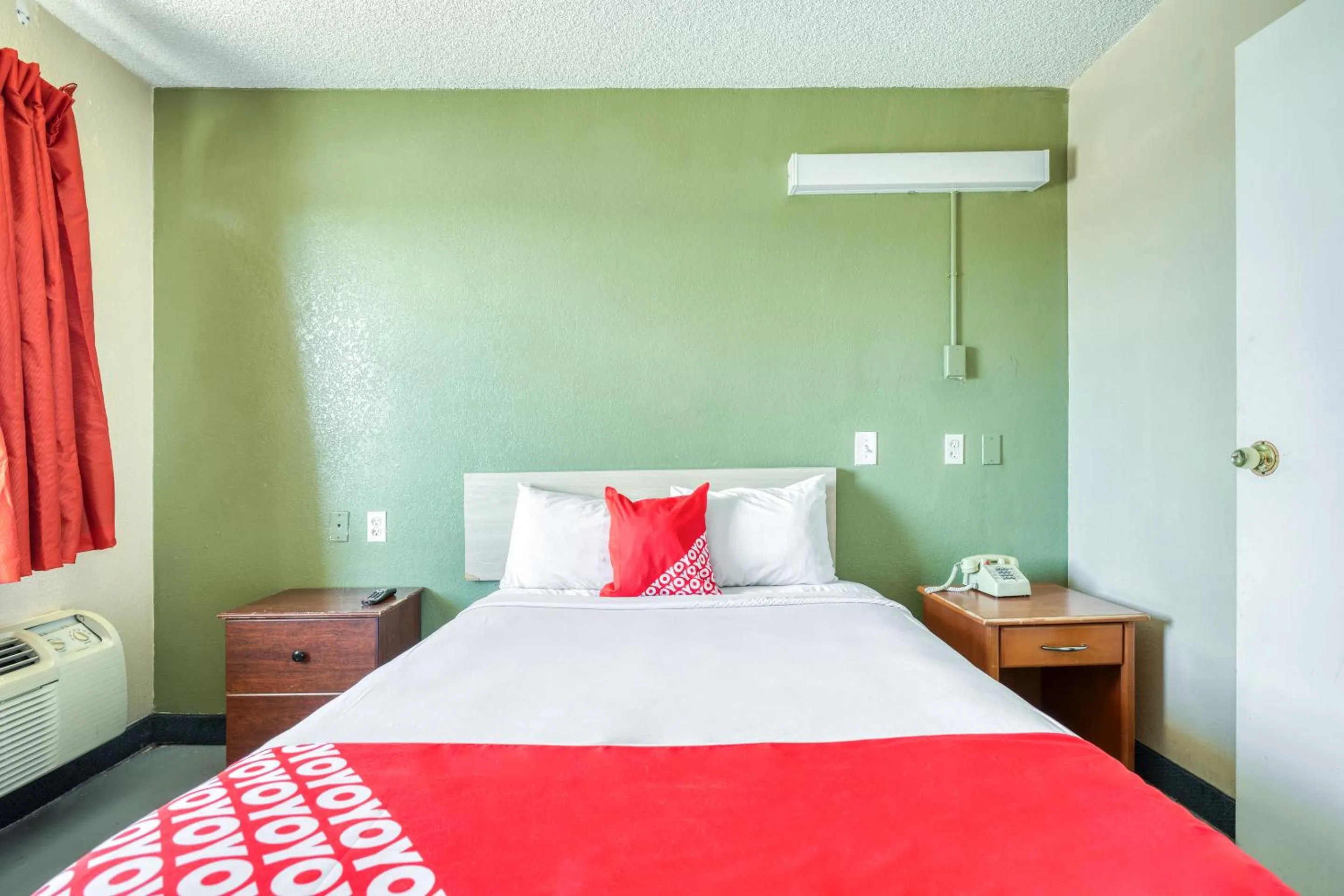 Bedroom in OYO Hotel Tucson Downtown