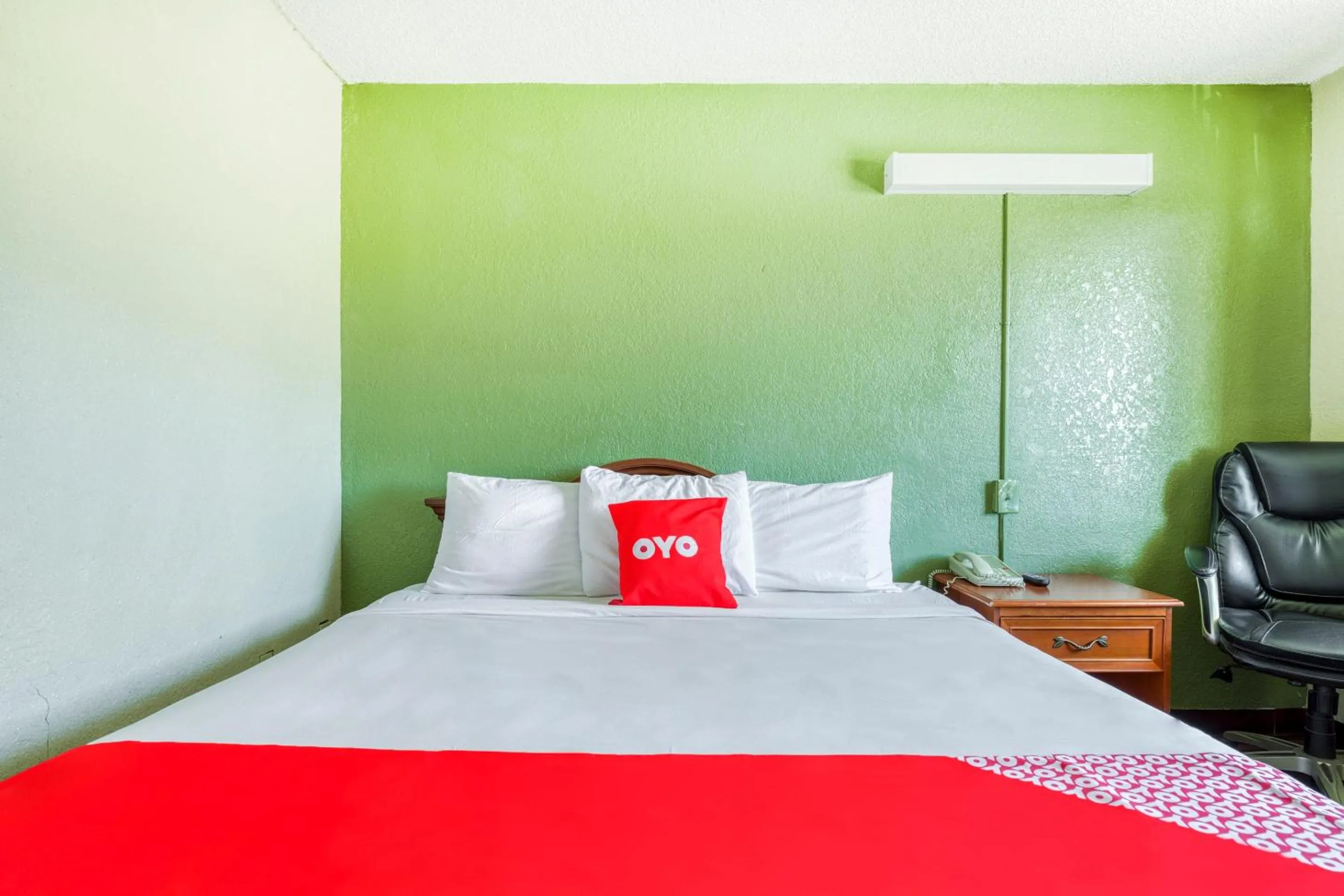 Bedroom, Room Photo in OYO Hotel Tucson Downtown