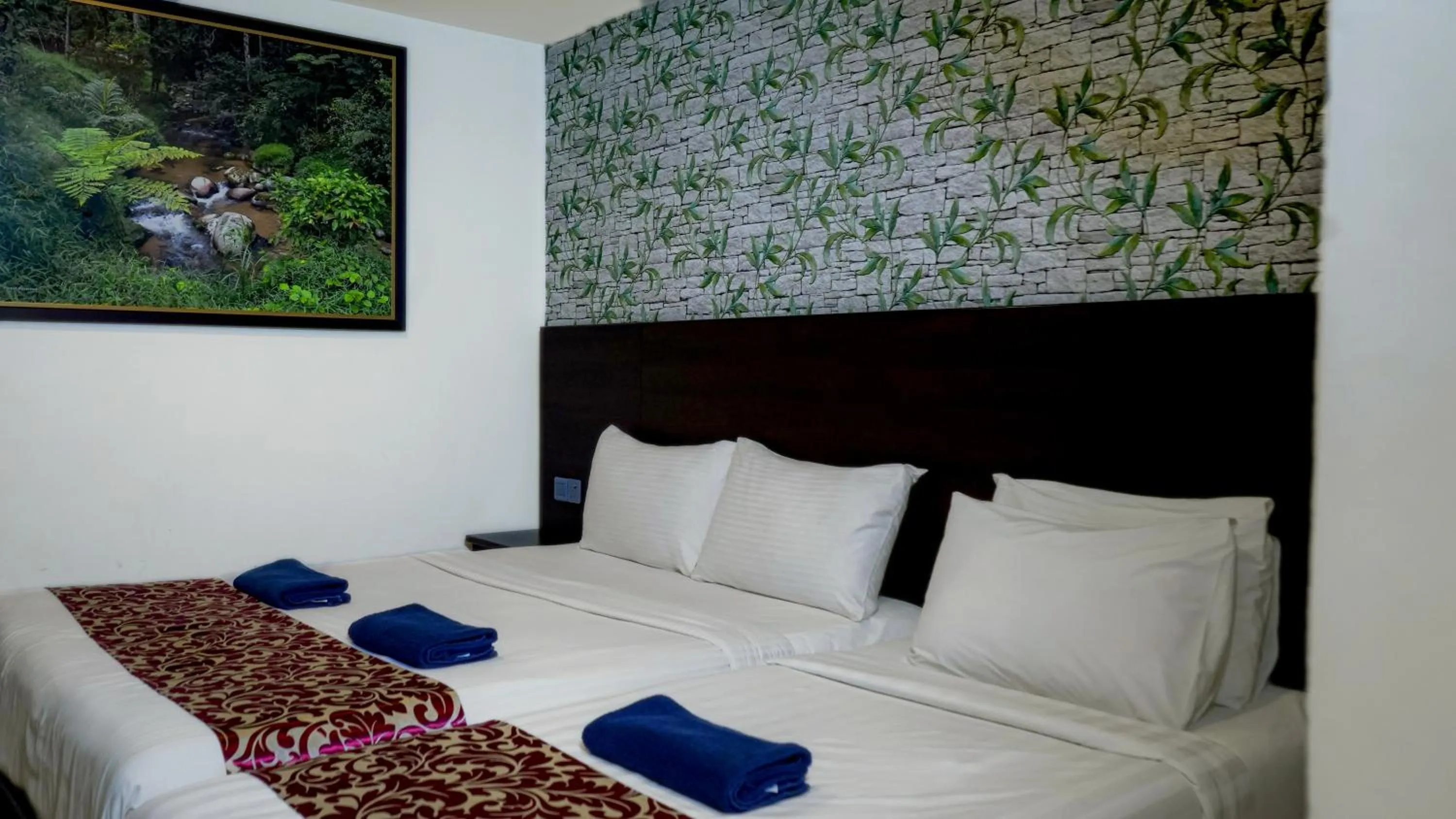 Bed in Highlanders Hotel