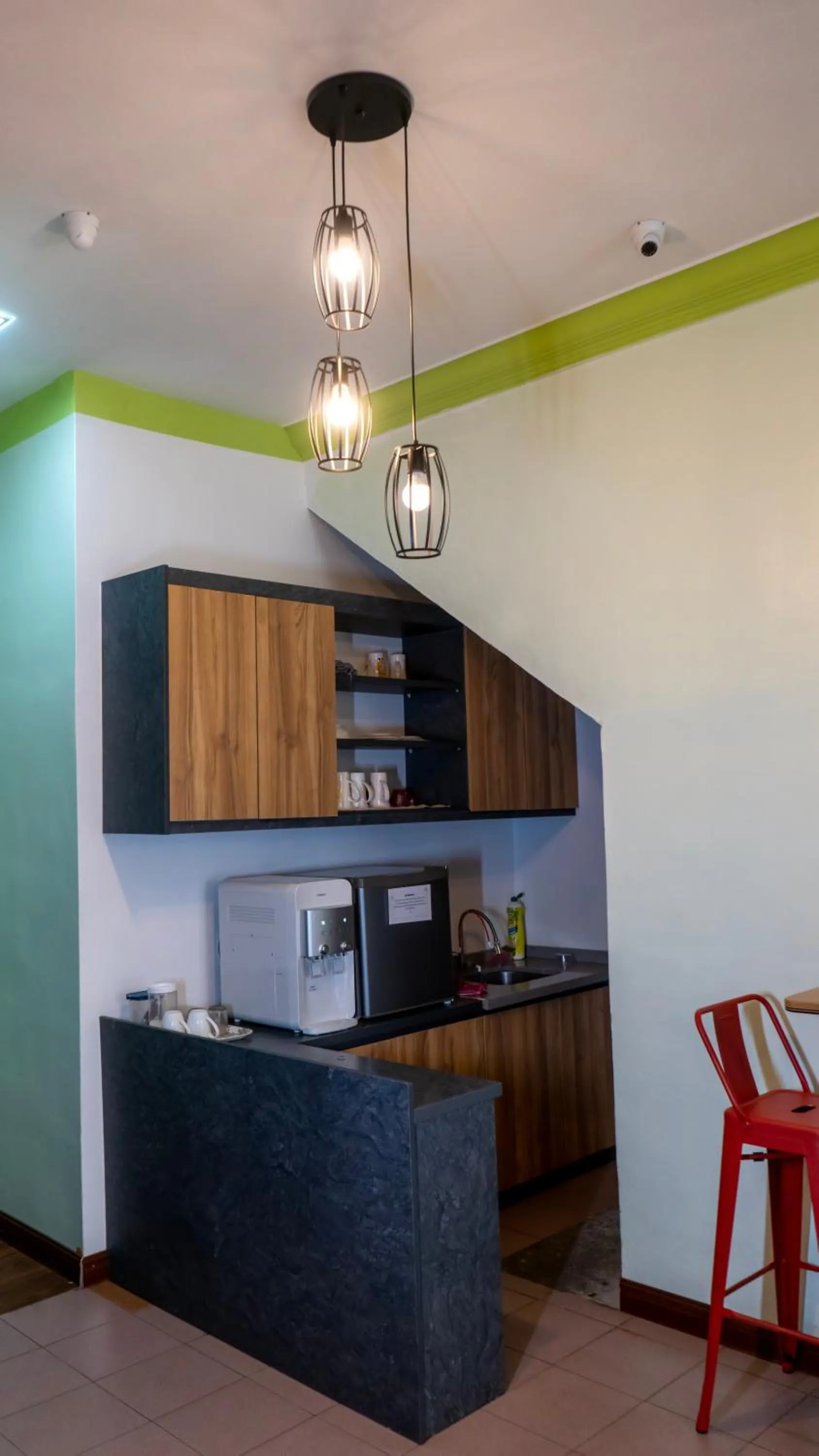 Kitchen or kitchenette in Highlanders Hotel