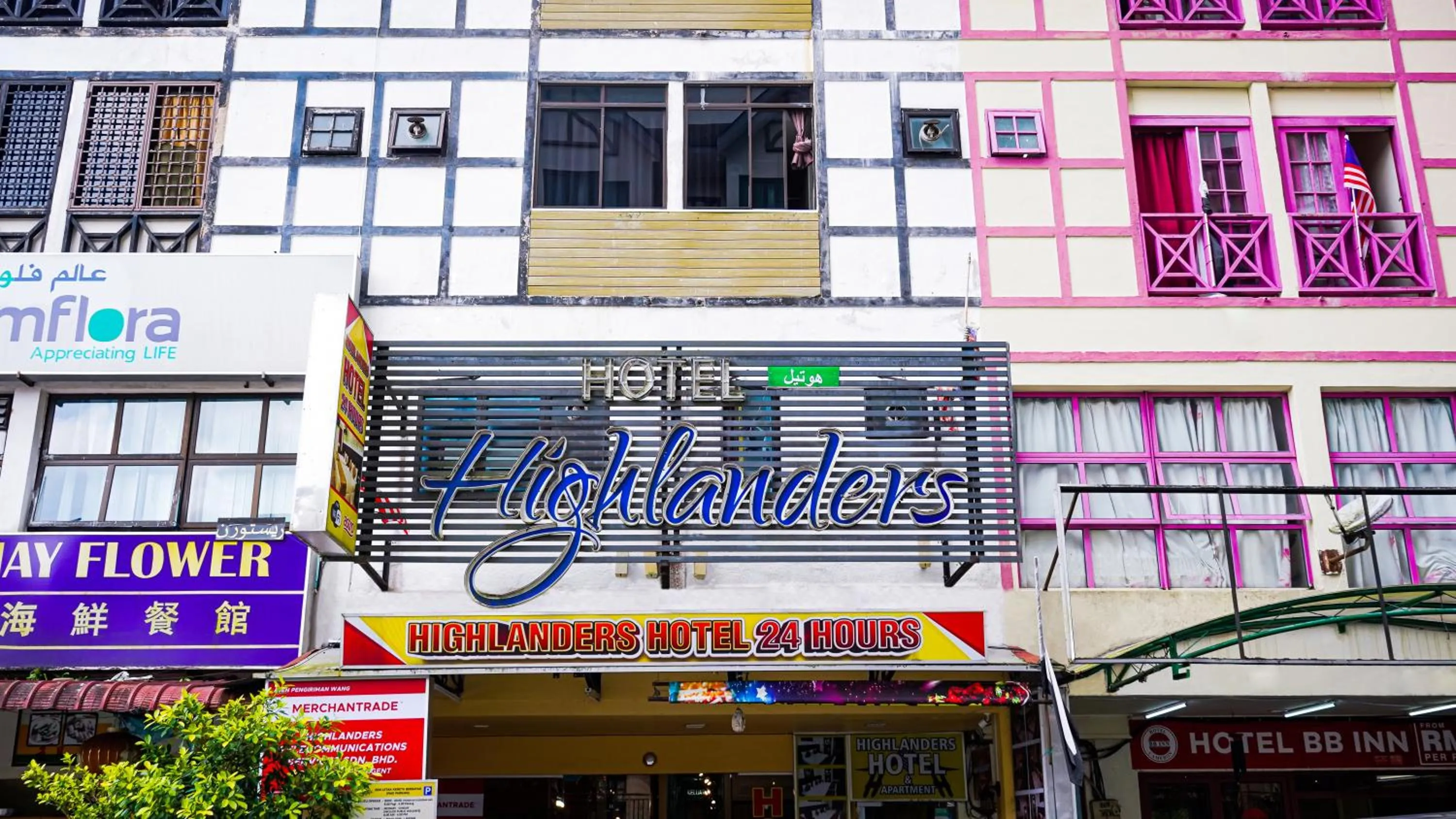 Logo/Certificate/Sign in Highlanders Hotel