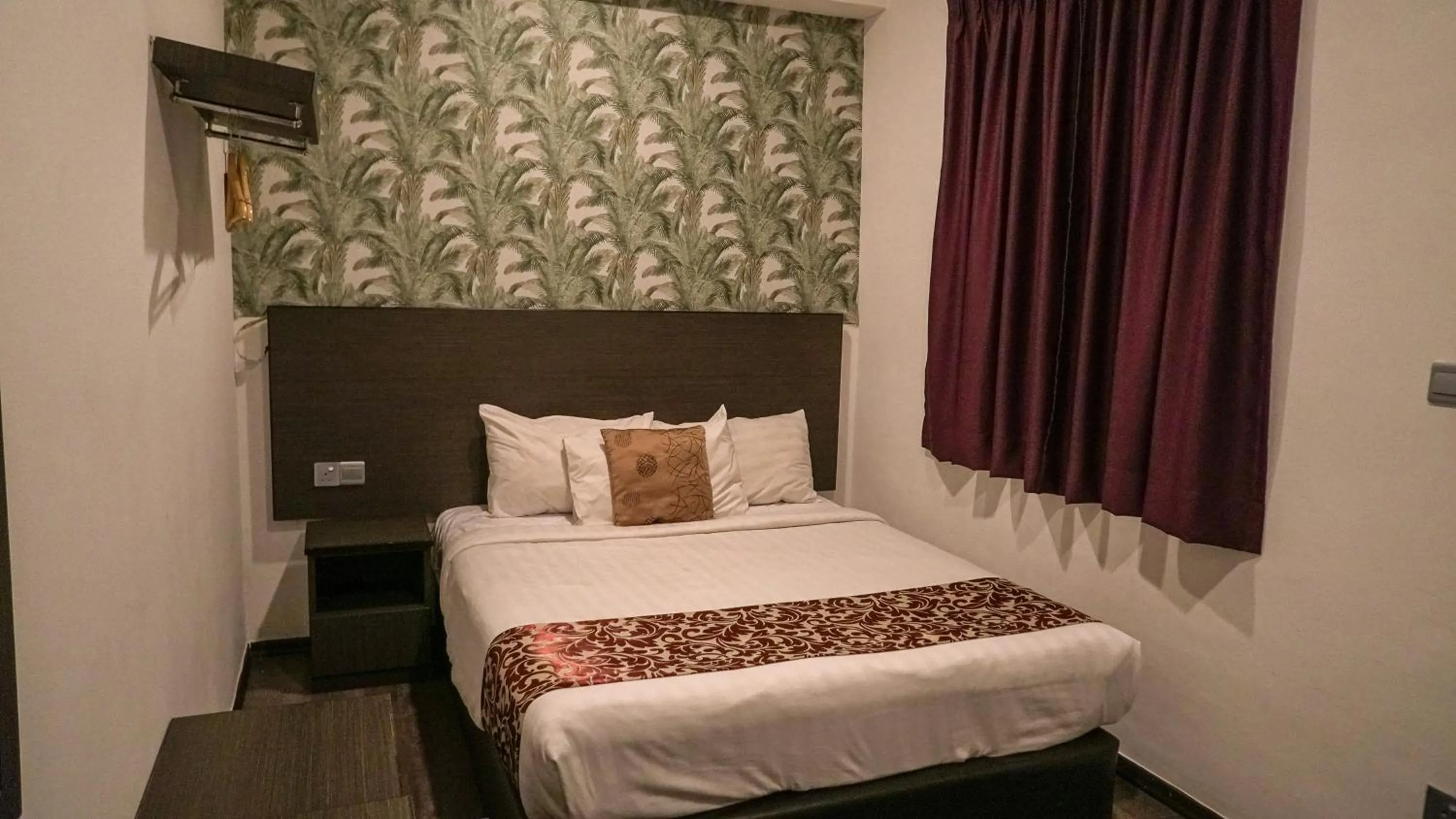 Bed in Highlanders Hotel