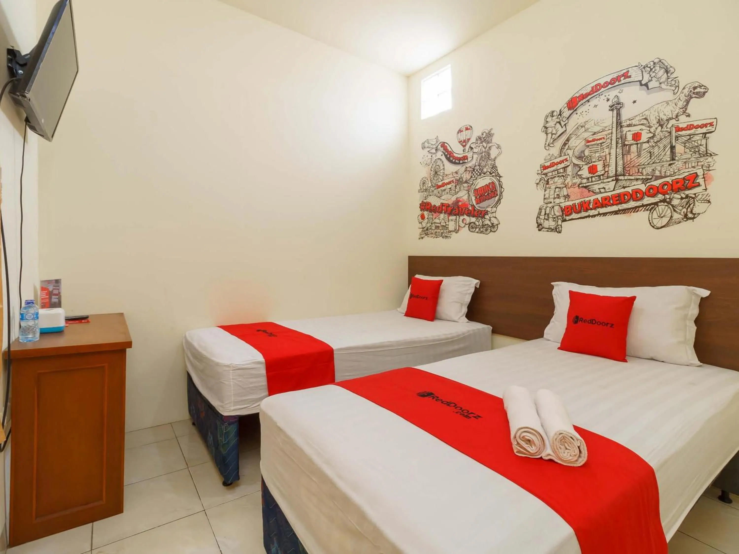 Bedroom, Bed in RedDoorz @ Tanjung Duren