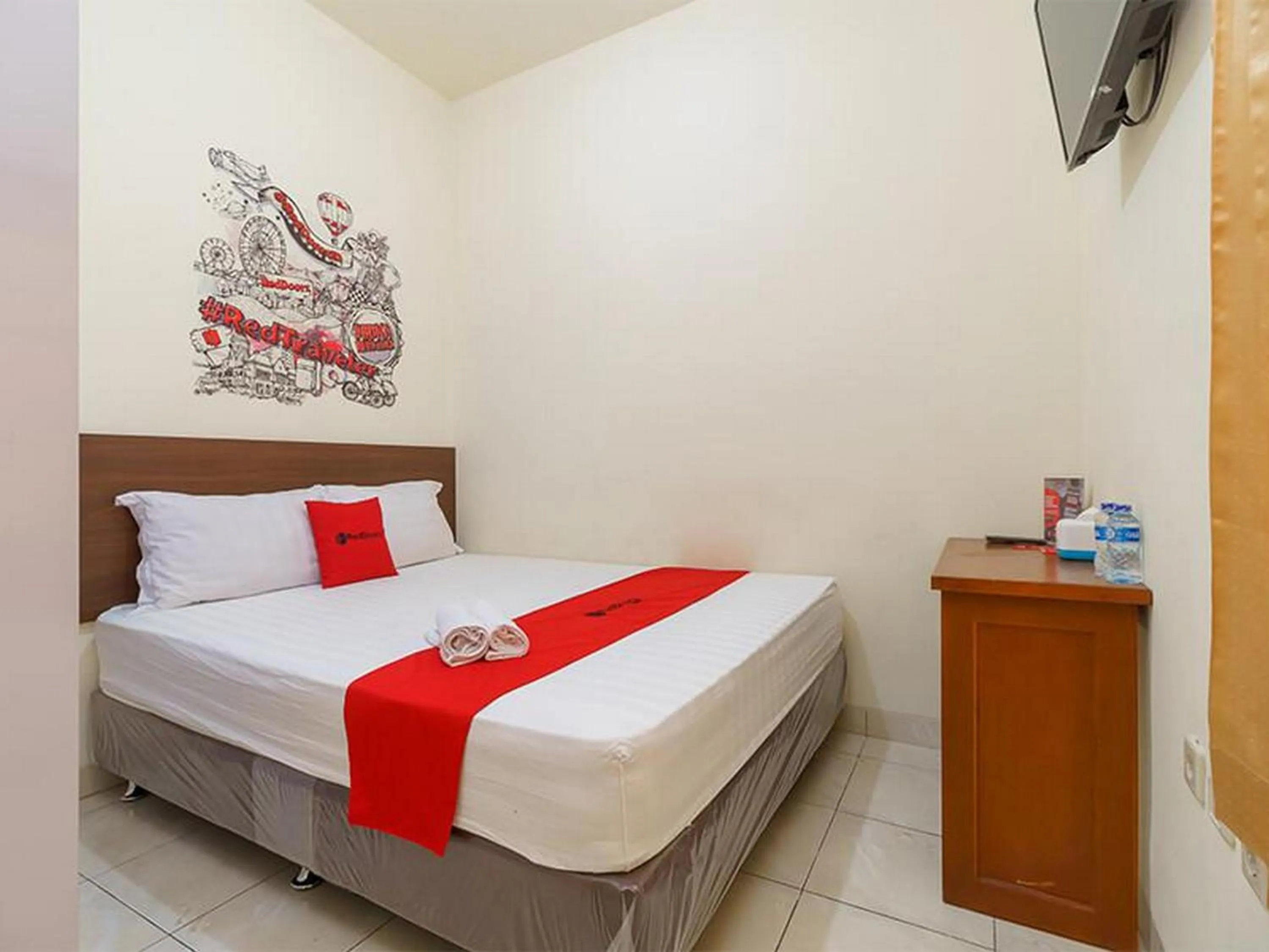 Bedroom, Bed in RedDoorz @ Tanjung Duren