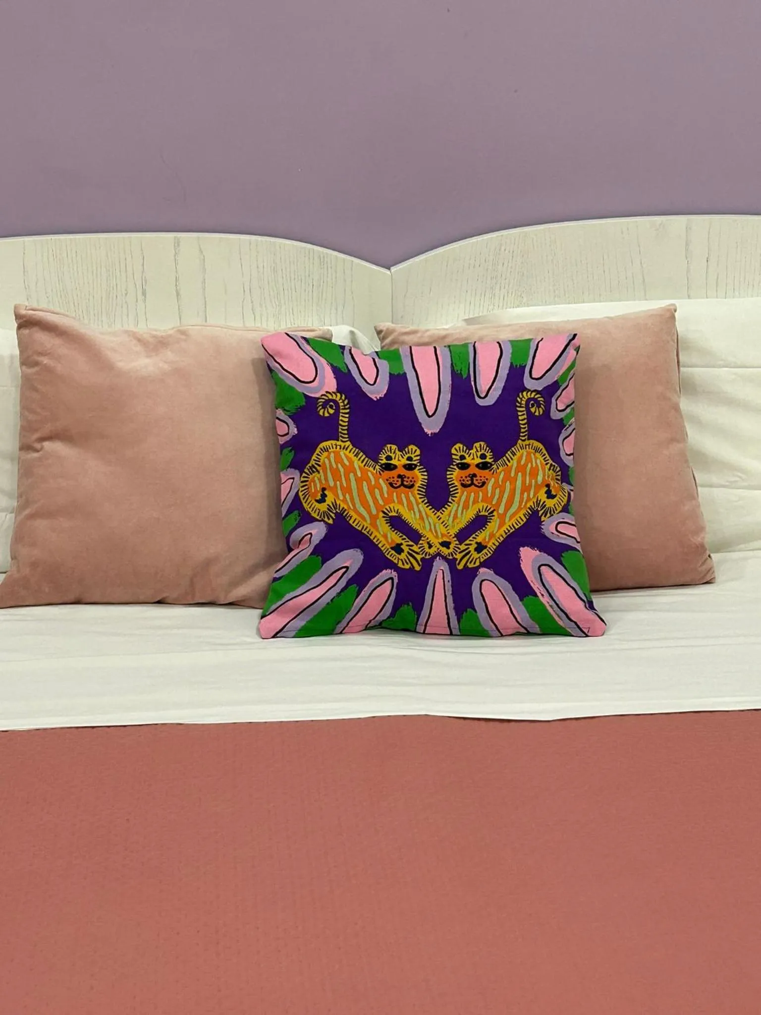 Decorative detail, Bed in ARIEL B&B