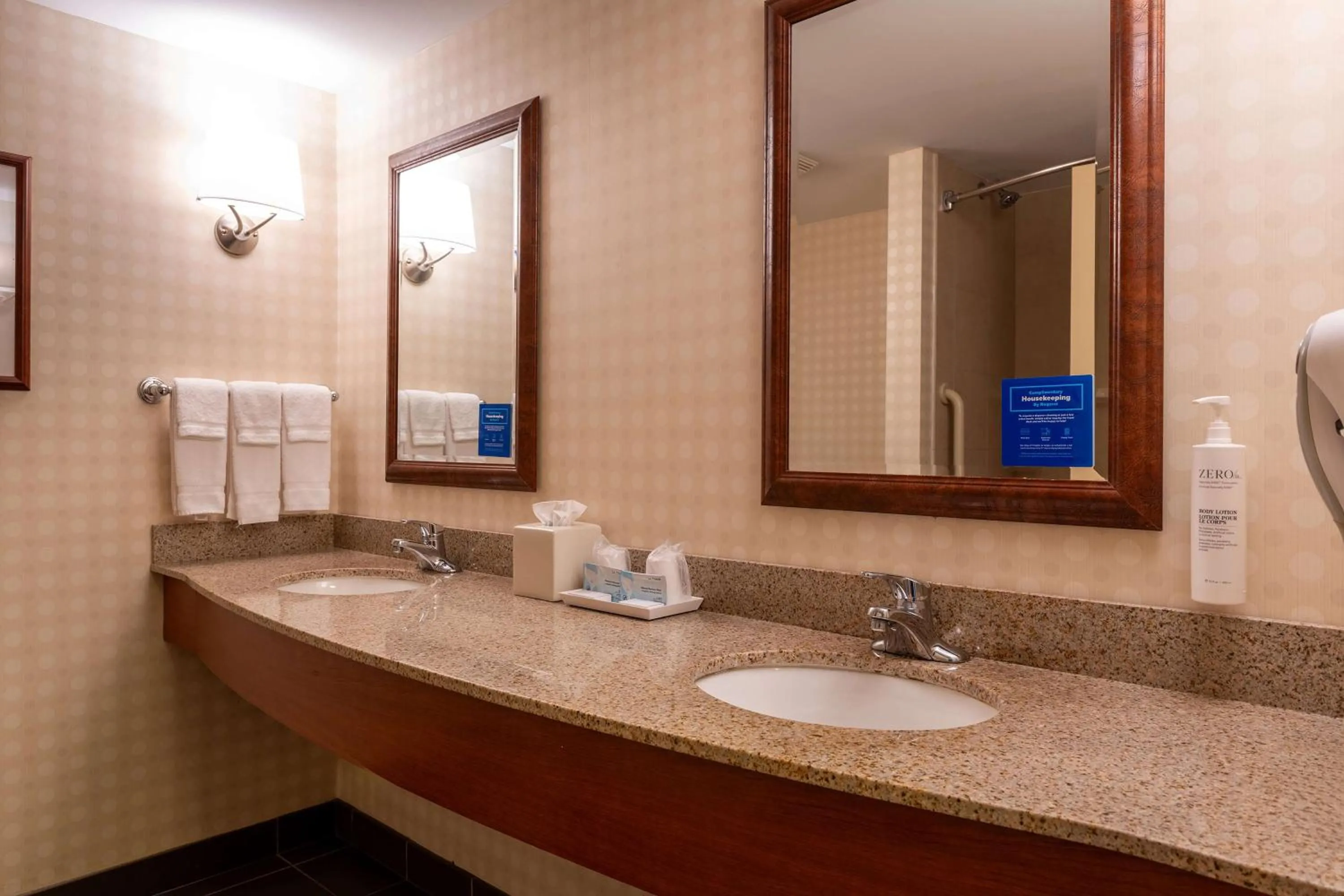 Bathroom in Hilton Garden Inn Manchester Downtown