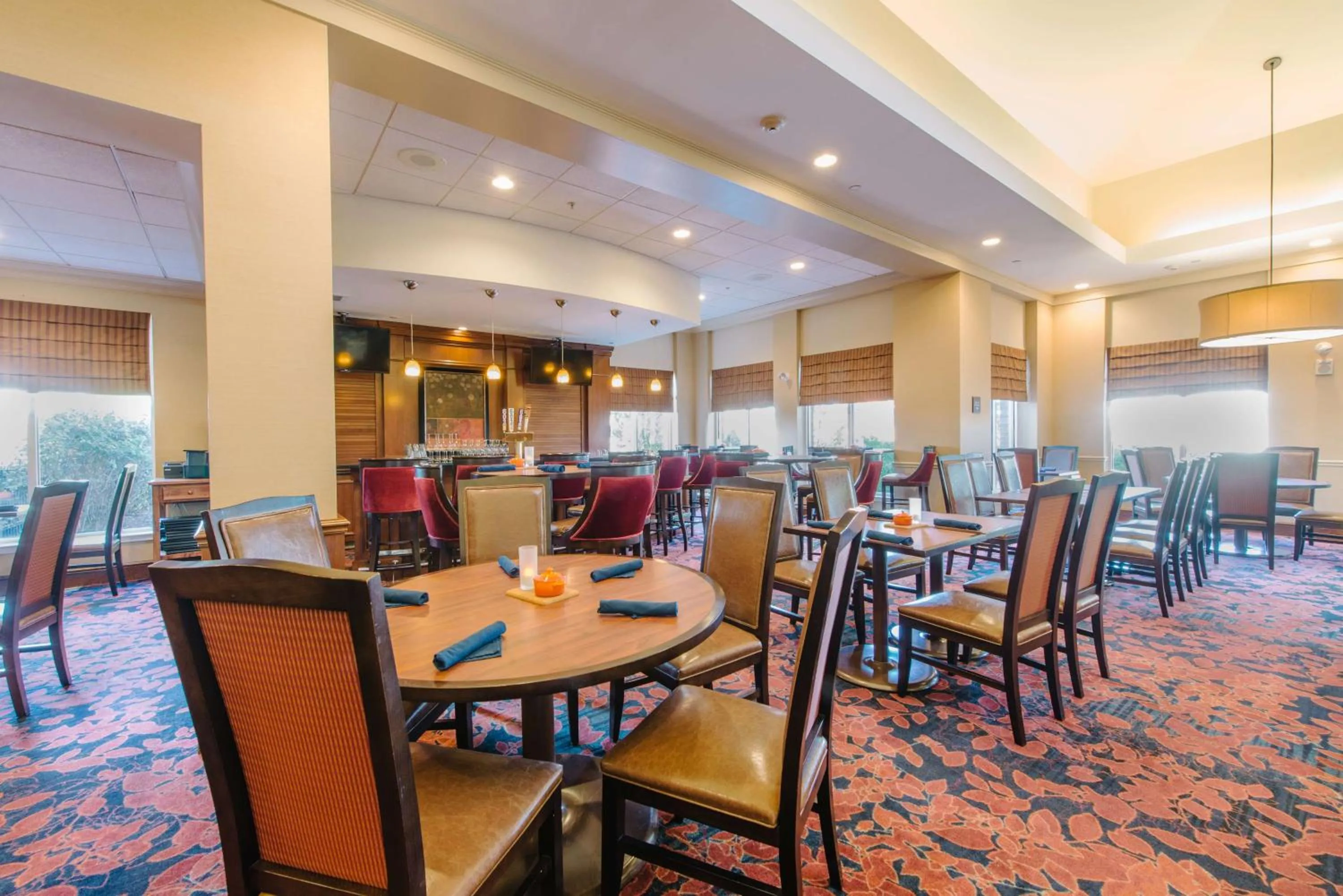 Restaurant/places to eat in Hilton Garden Inn Manchester Downtown