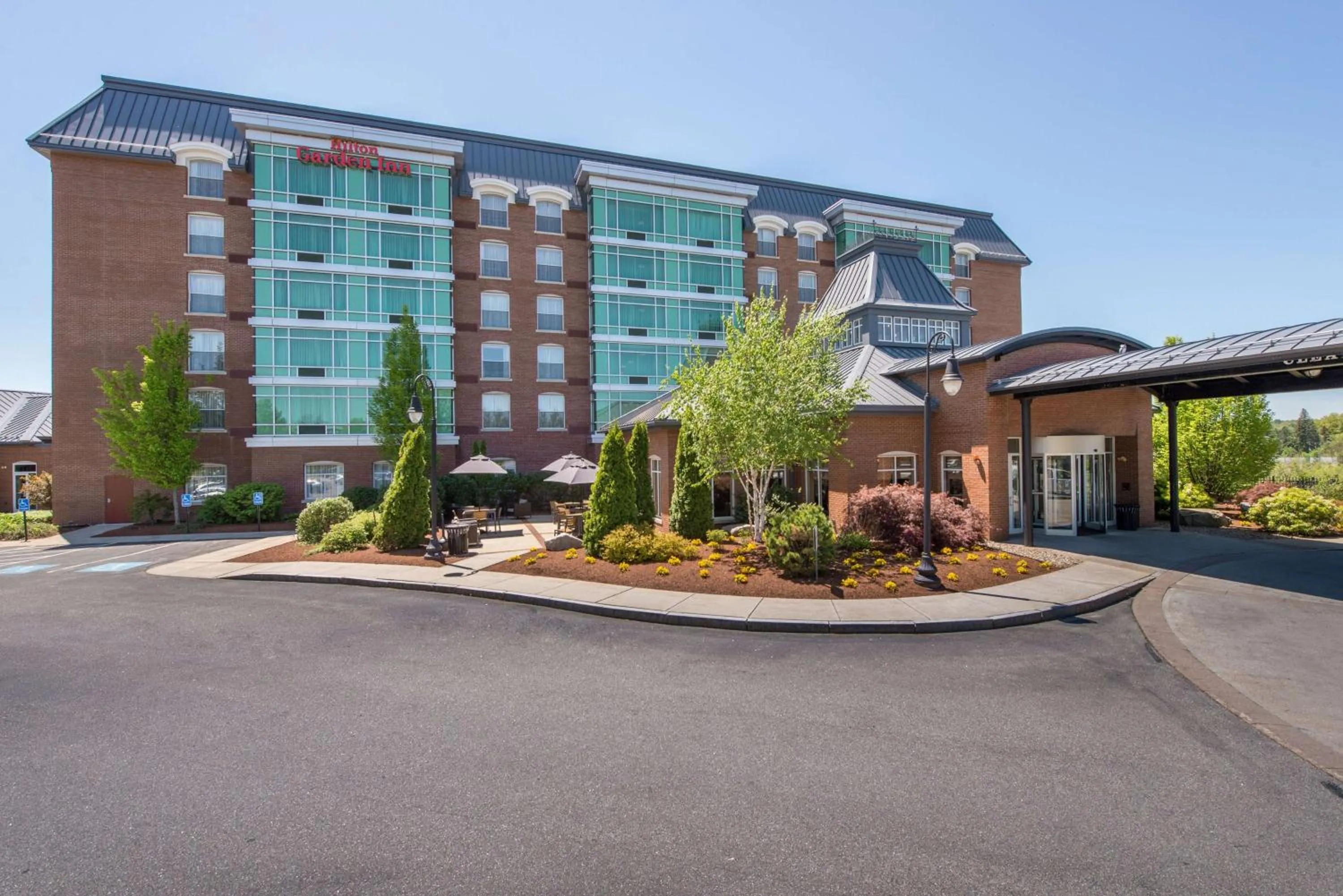 Property building in Hilton Garden Inn Manchester Downtown