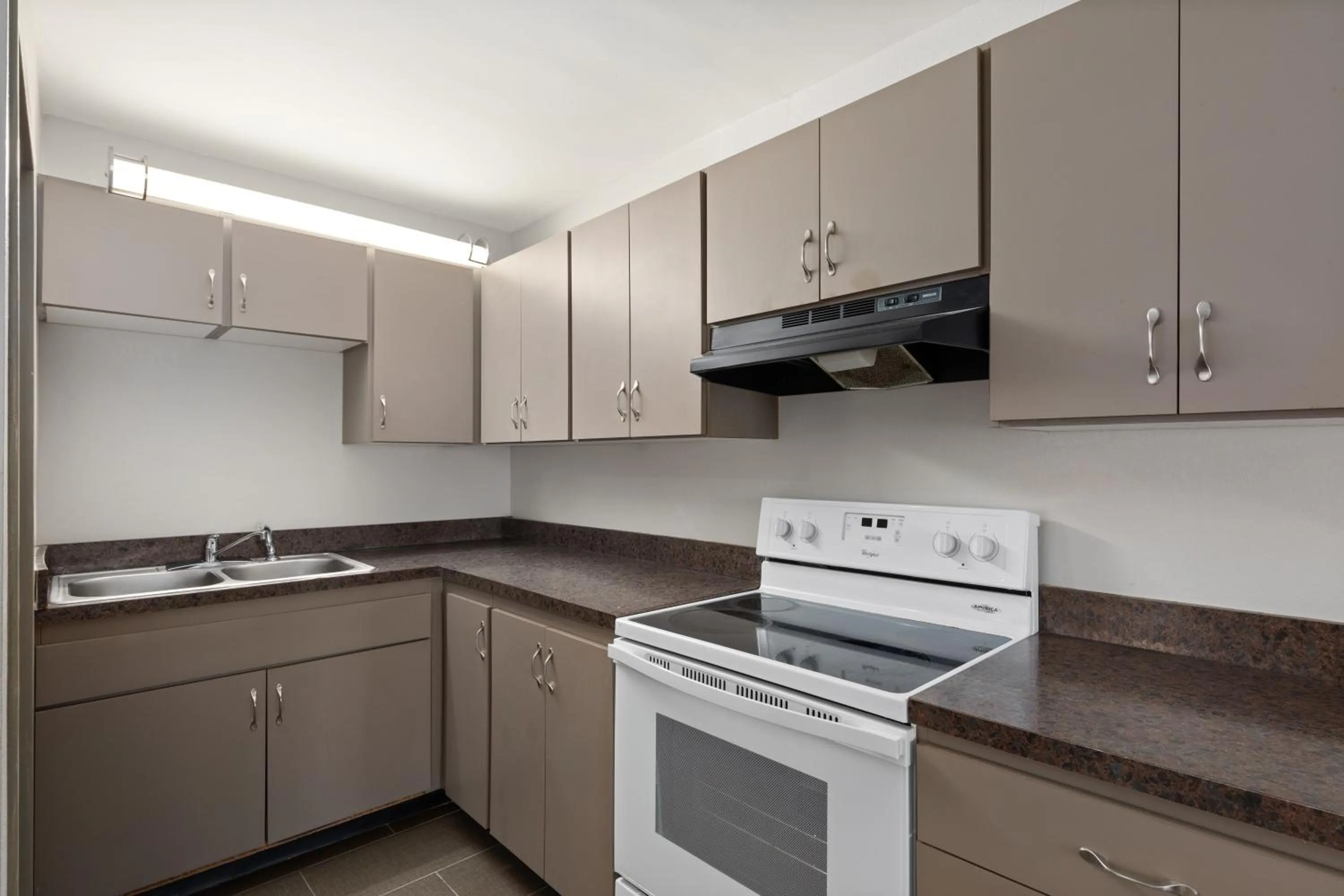 Kitchen or kitchenette in Days Inn by Wyndham Clarksville North EXIT 4