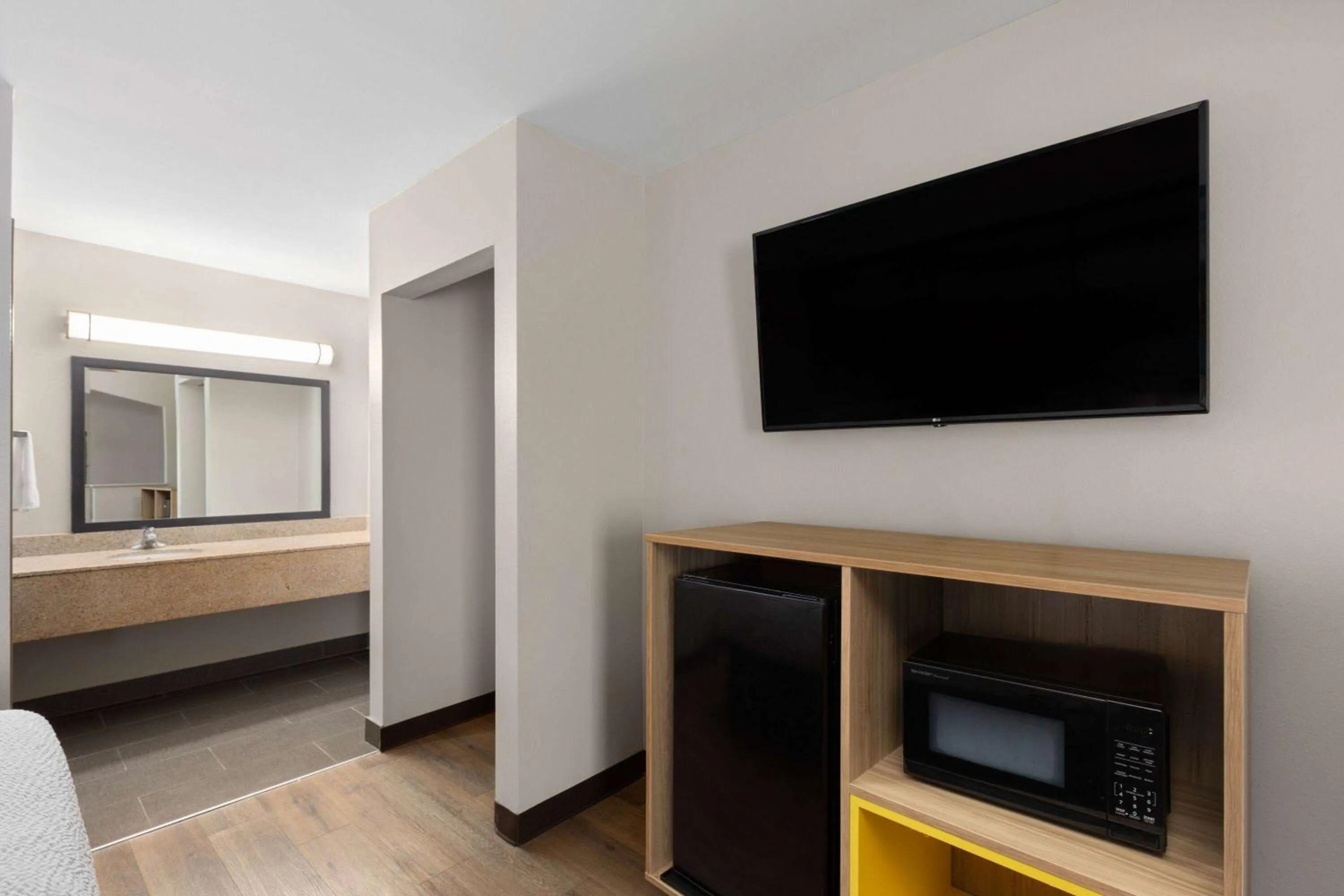 Photo of the whole room in Days Inn by Wyndham Clarksville North EXIT 4