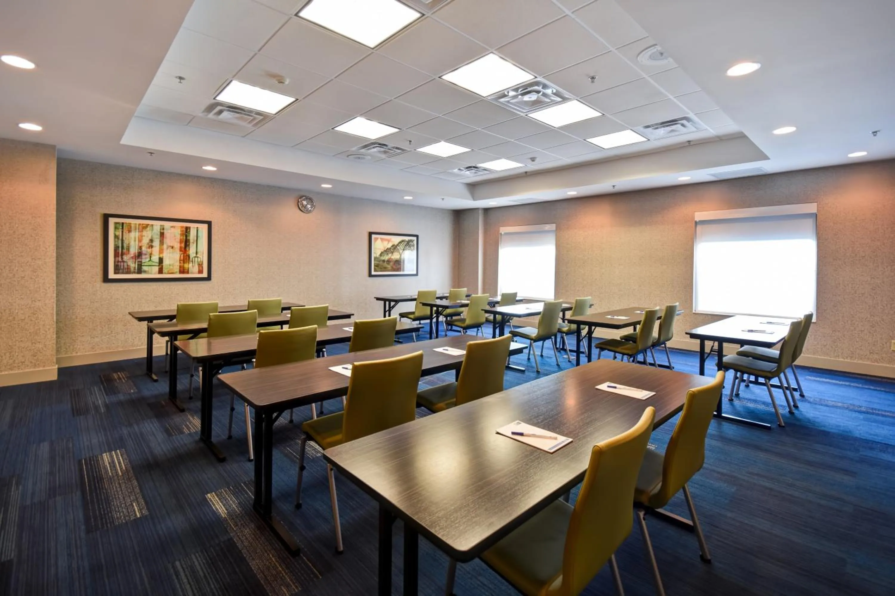 Meeting/conference room in Holiday Inn Express & Suites Schererville by IHG