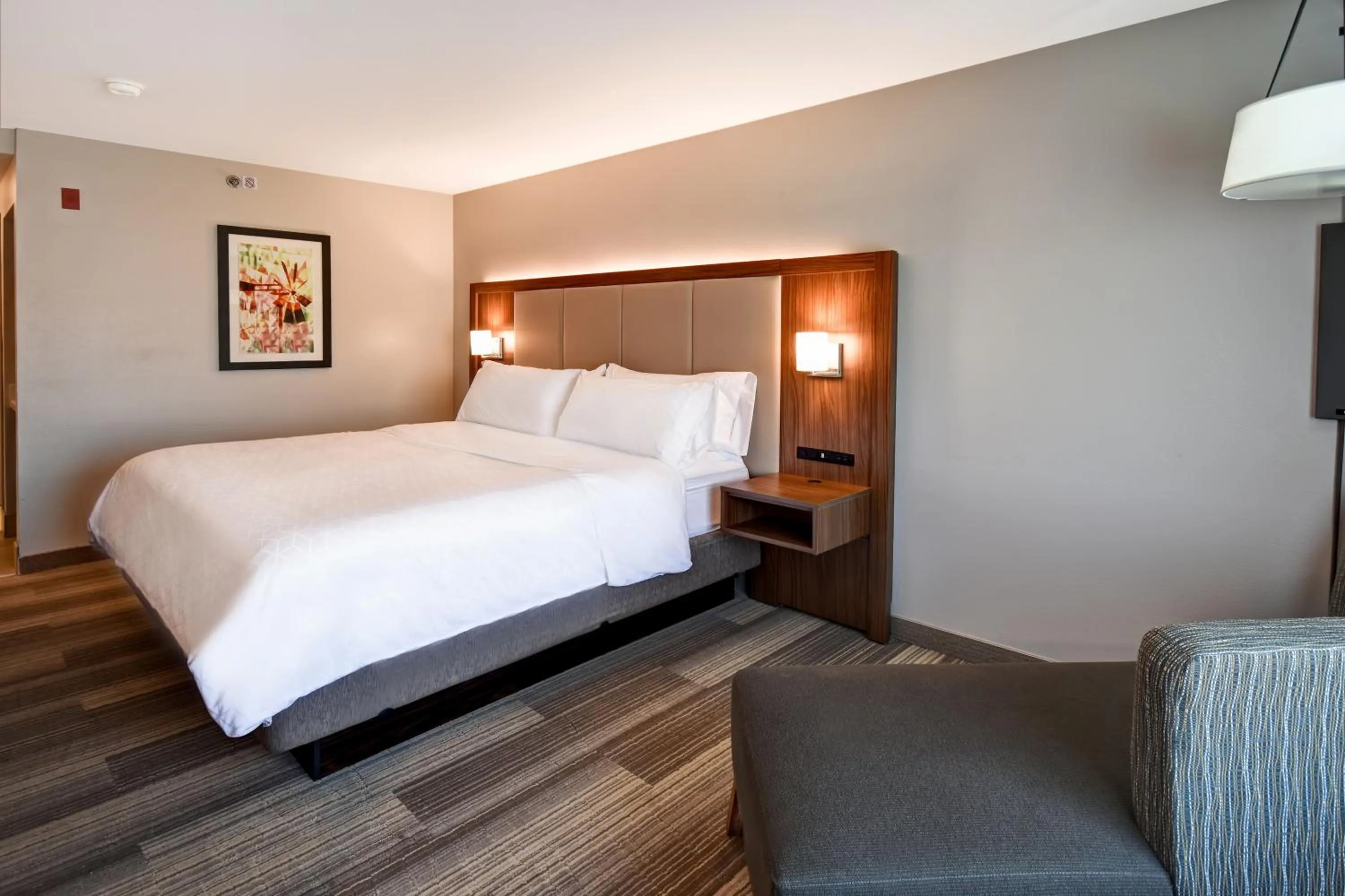 Photo of the whole room, Bed in Holiday Inn Express & Suites Schererville by IHG