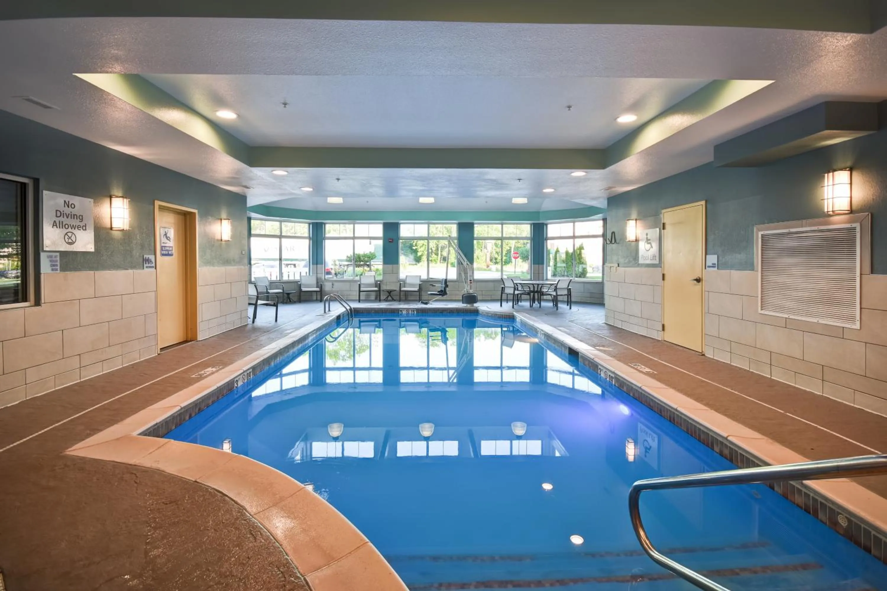 Swimming pool in Holiday Inn Express & Suites Schererville by IHG