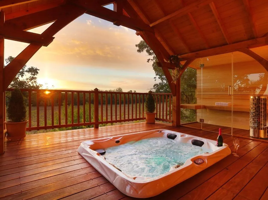 Property building in Cabane de Prestige avec Jacuzzi et Sauna privatifs