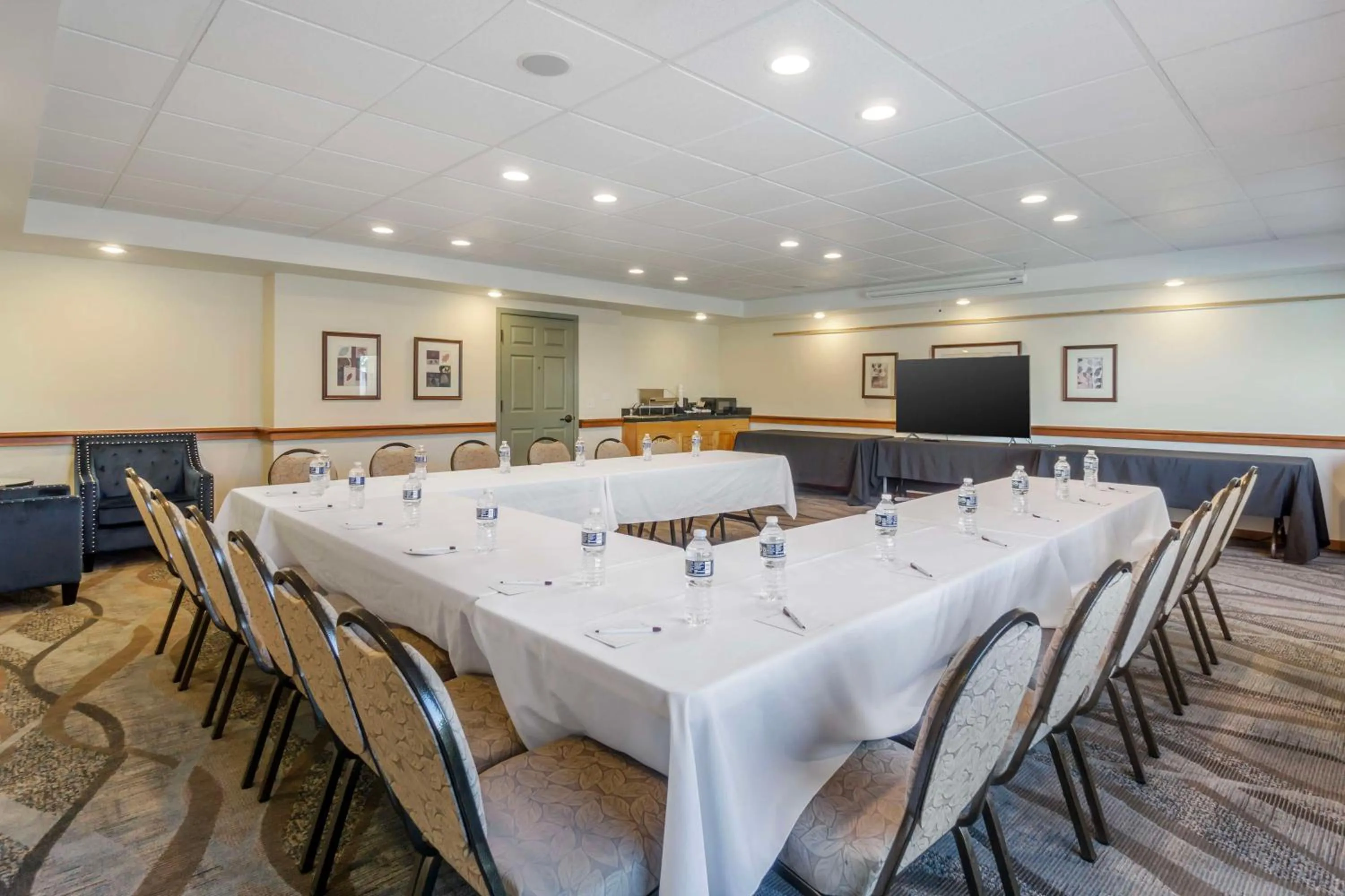 Meeting/conference room in Best Western Plus Edmonds Harbor Inn