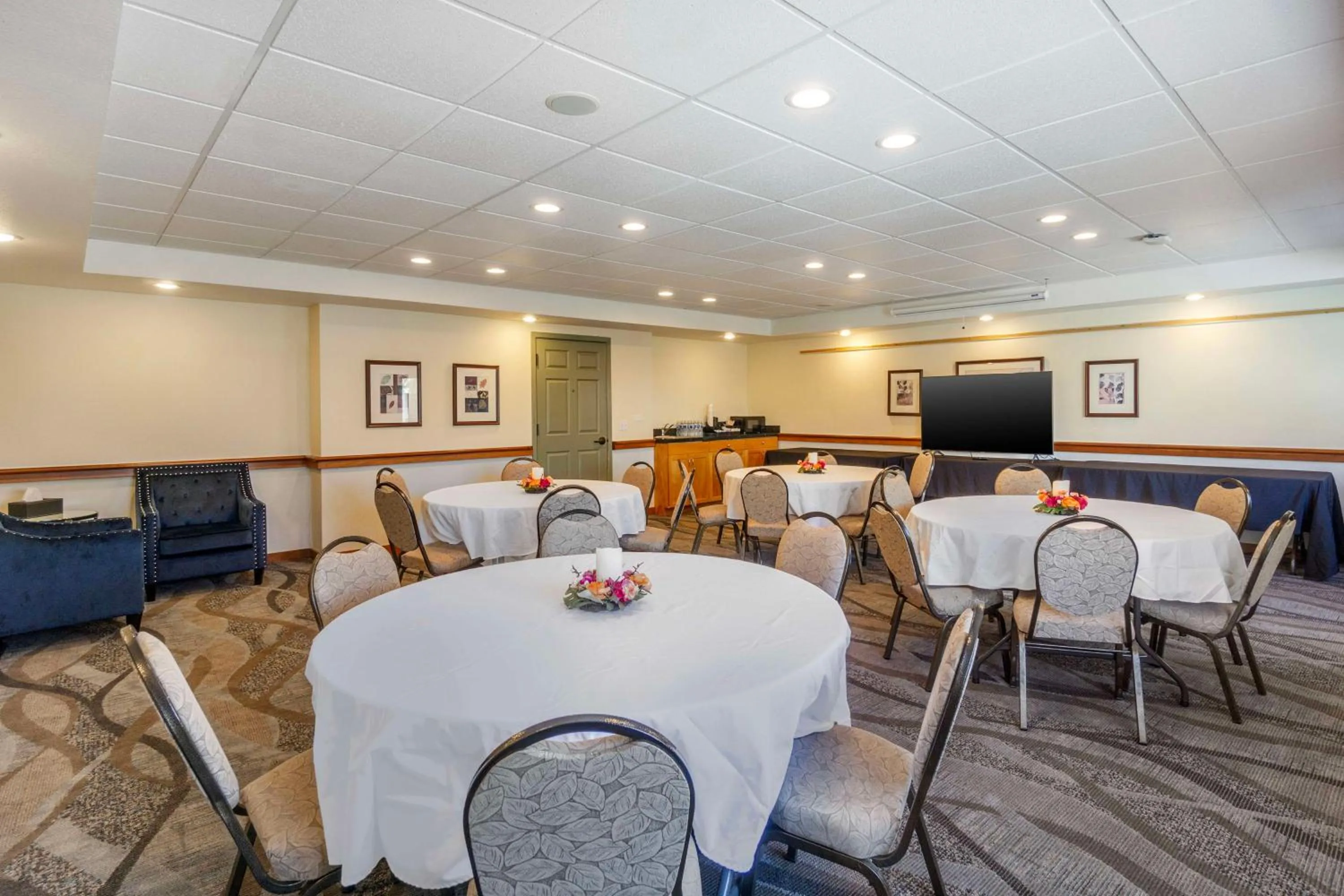 Meeting/conference room in Best Western Plus Edmonds Harbor Inn