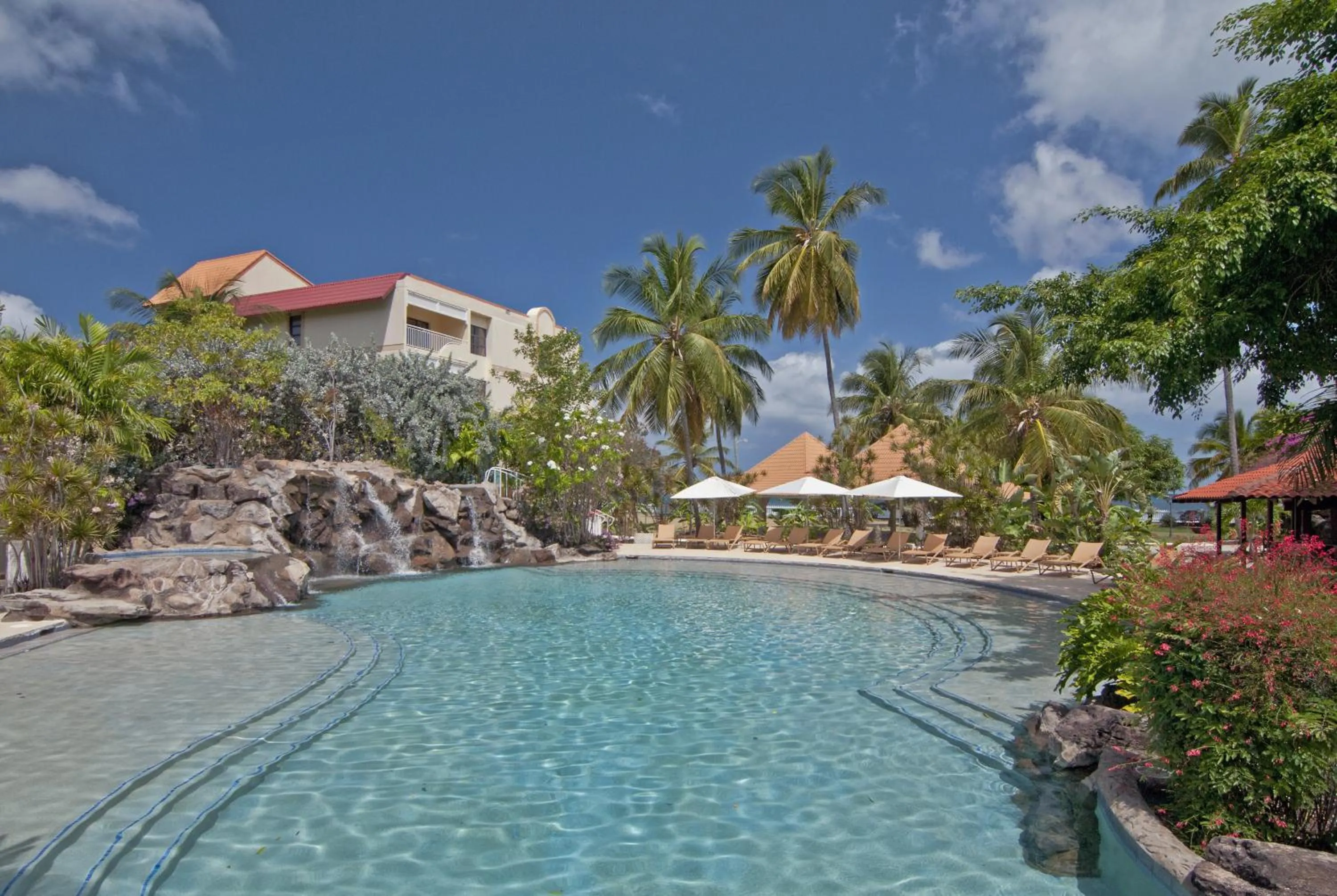 Swimming pool in Radisson Grenada Beach Resort