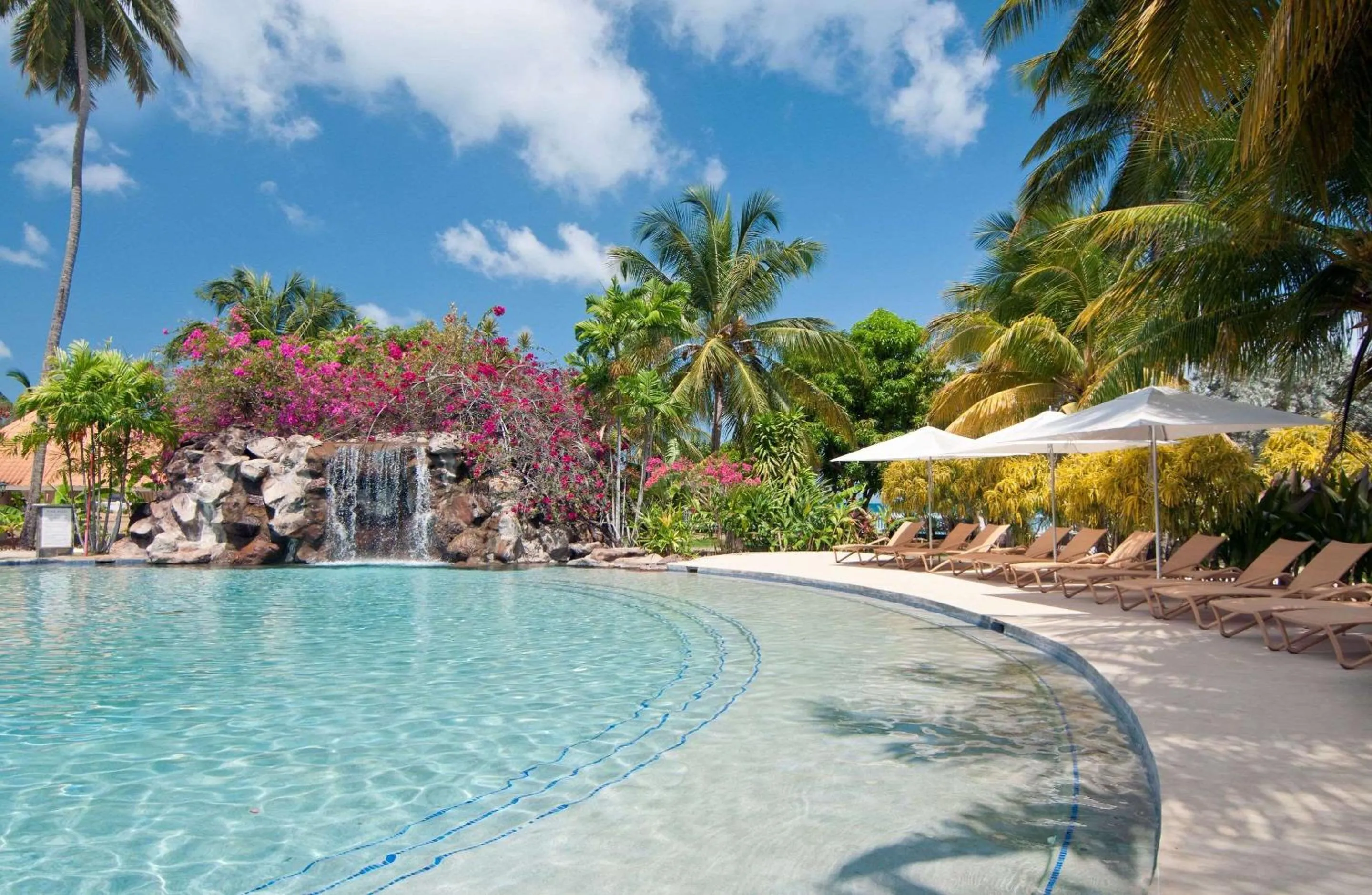 Swimming pool in Radisson Grenada Beach Resort