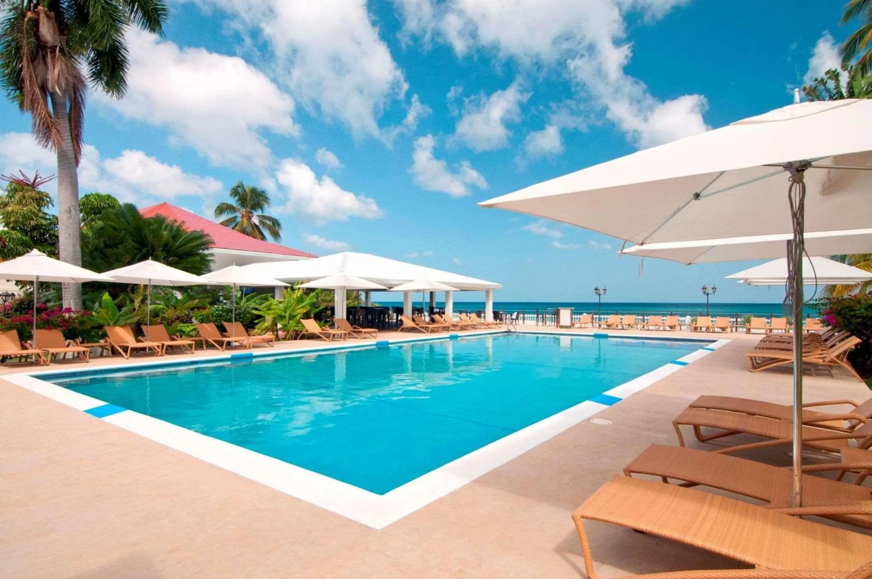Swimming pool in Radisson Grenada Beach Resort