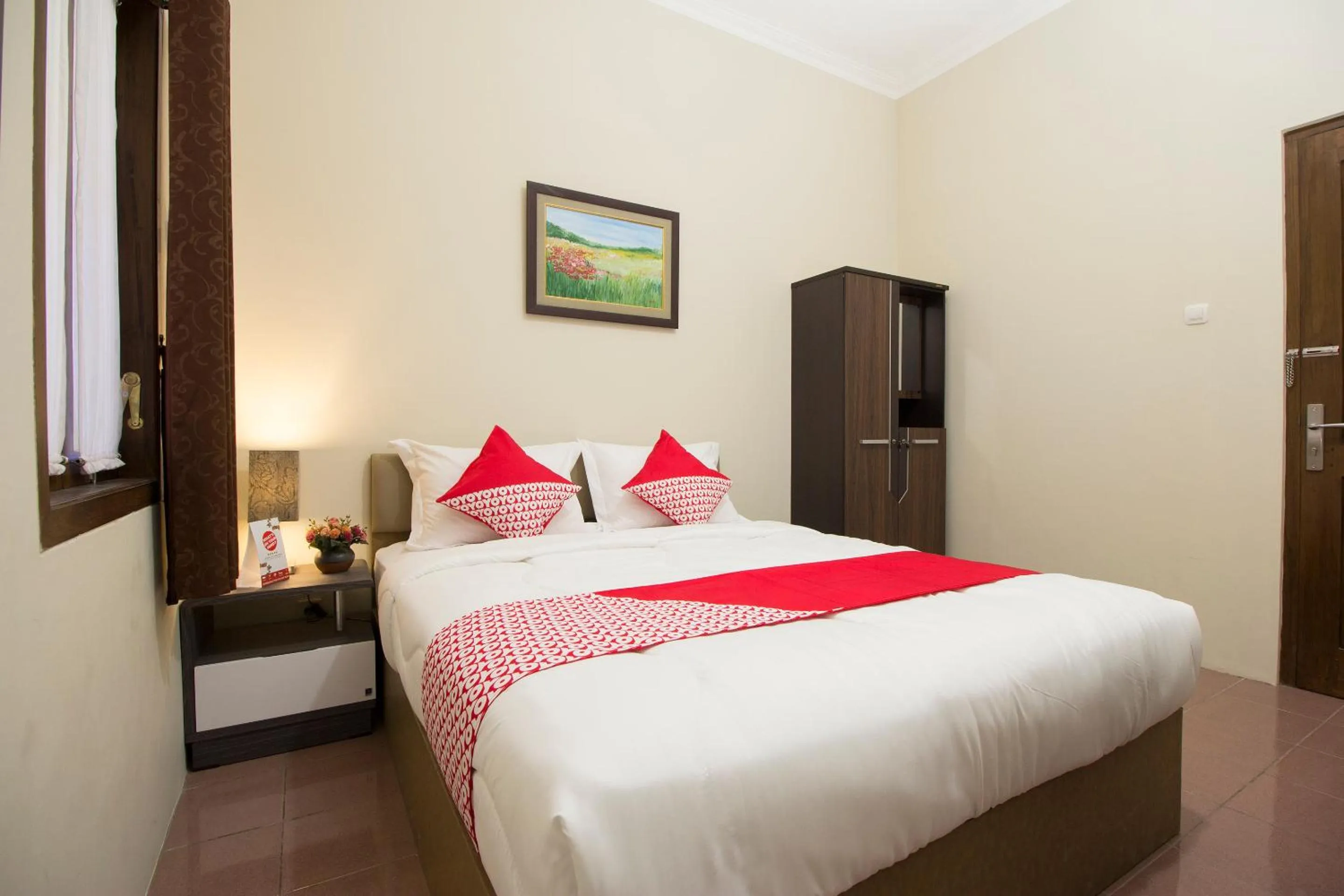 Bedroom in OYO 572 Omah Gedongkuning Syariah Homestay