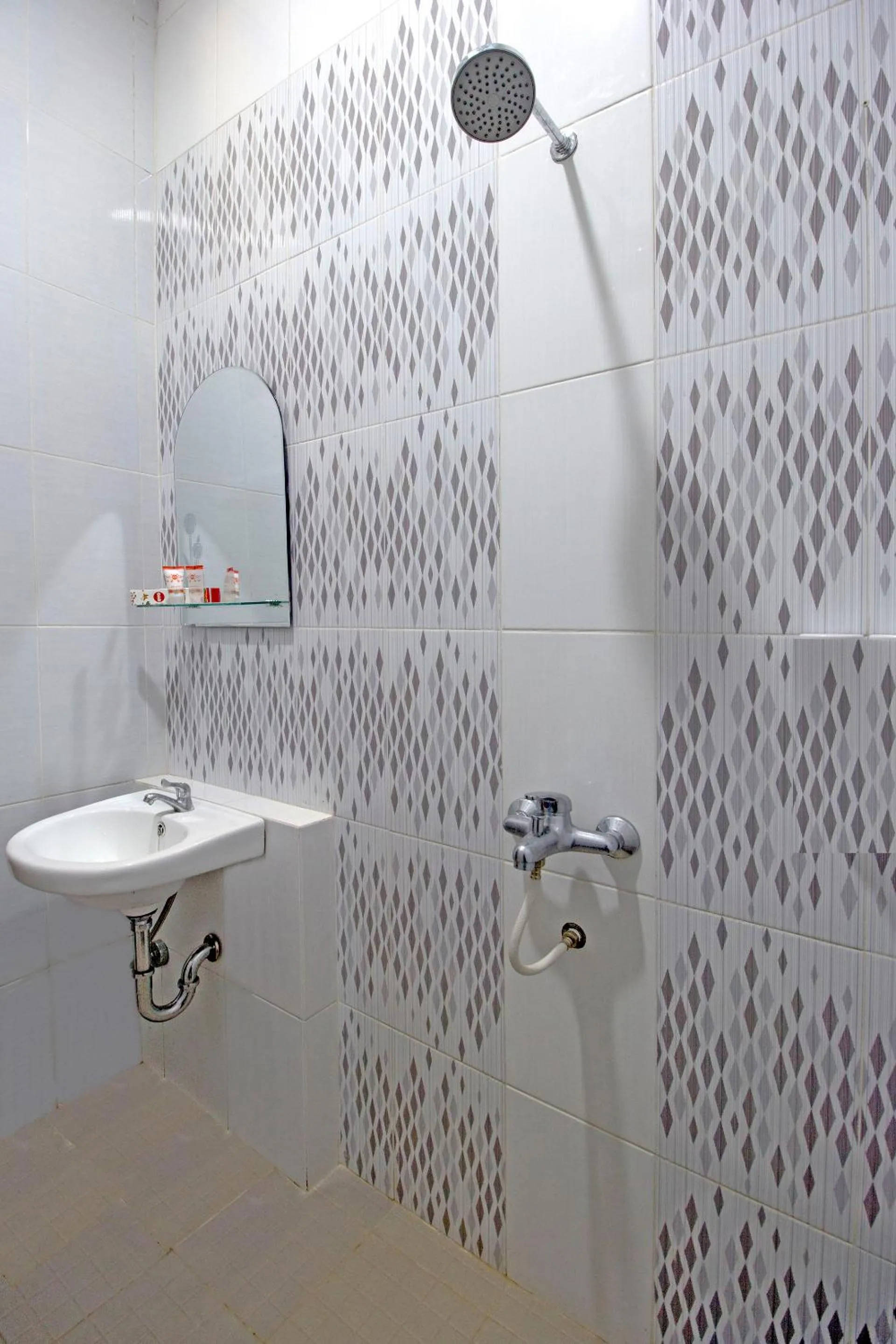 Bathroom in OYO 572 Omah Gedongkuning Syariah Homestay